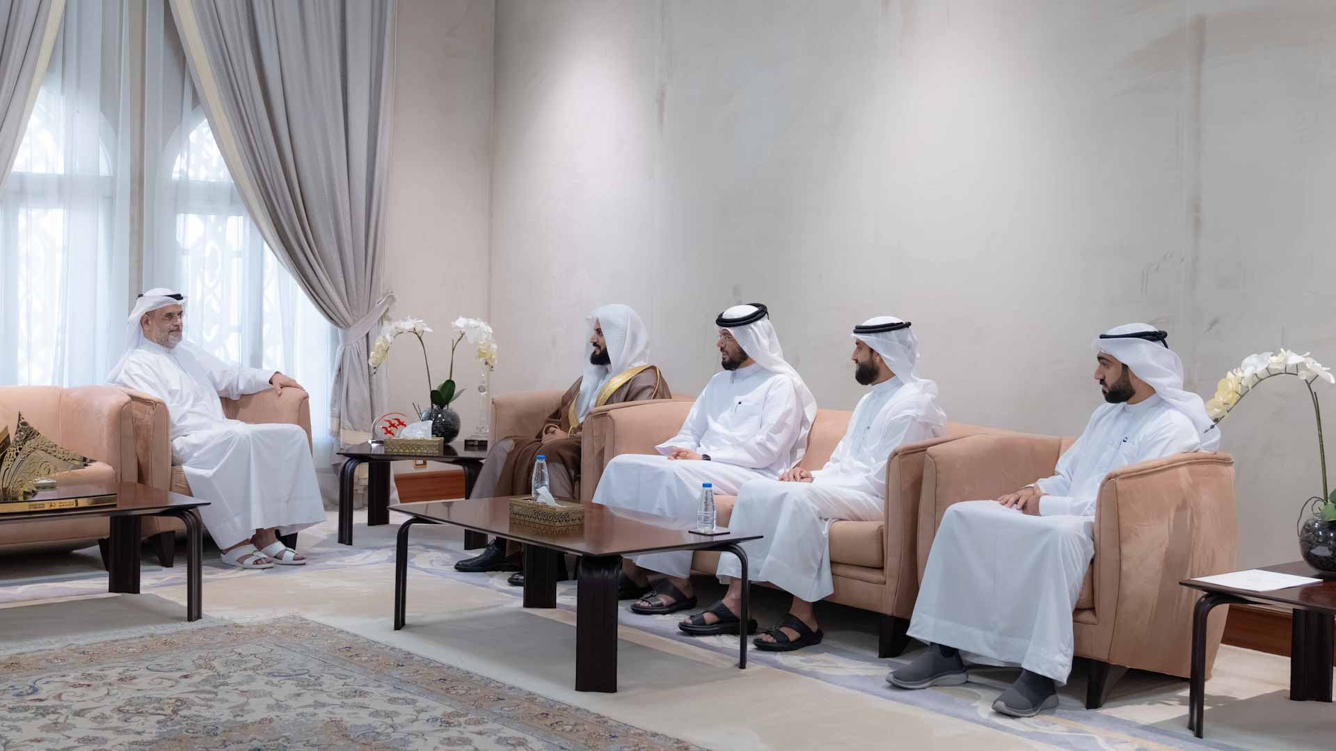 ولي عهد الشارقة يستقبل القارئ رعد الكردي 