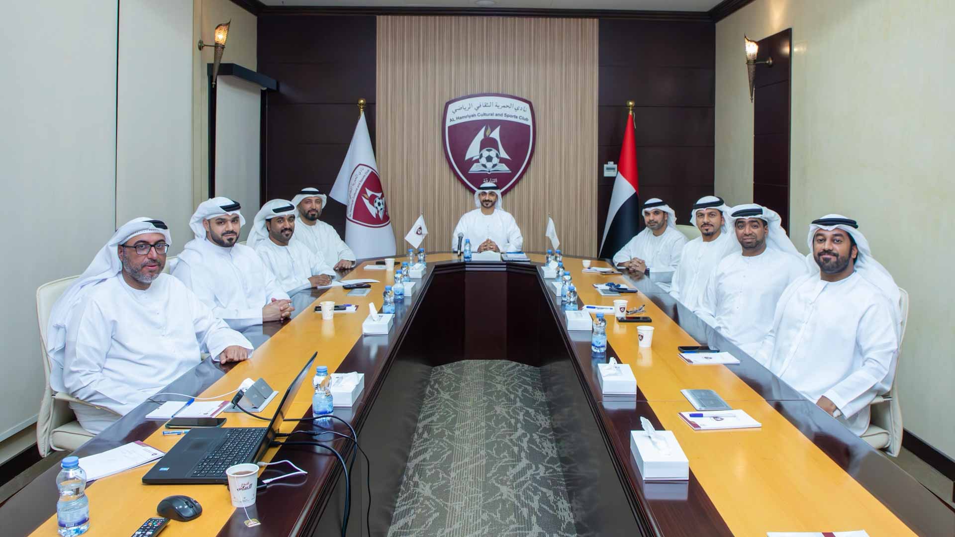 مجلس إدارة نادي الحمرية يعيد تشكيل اللجان المؤقتة 