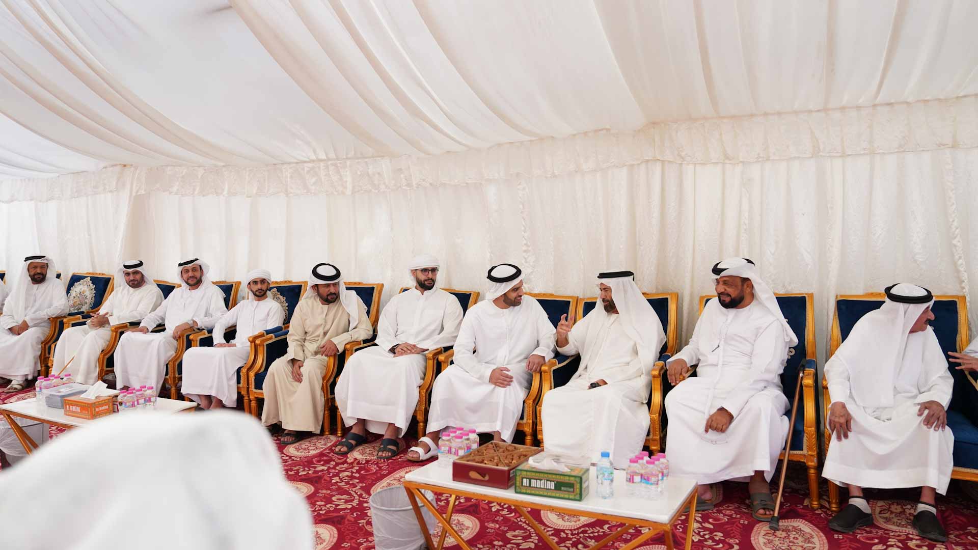 ولي عهد رأس الخيمة يعزي في وفاة مايد جسيم الخاطري