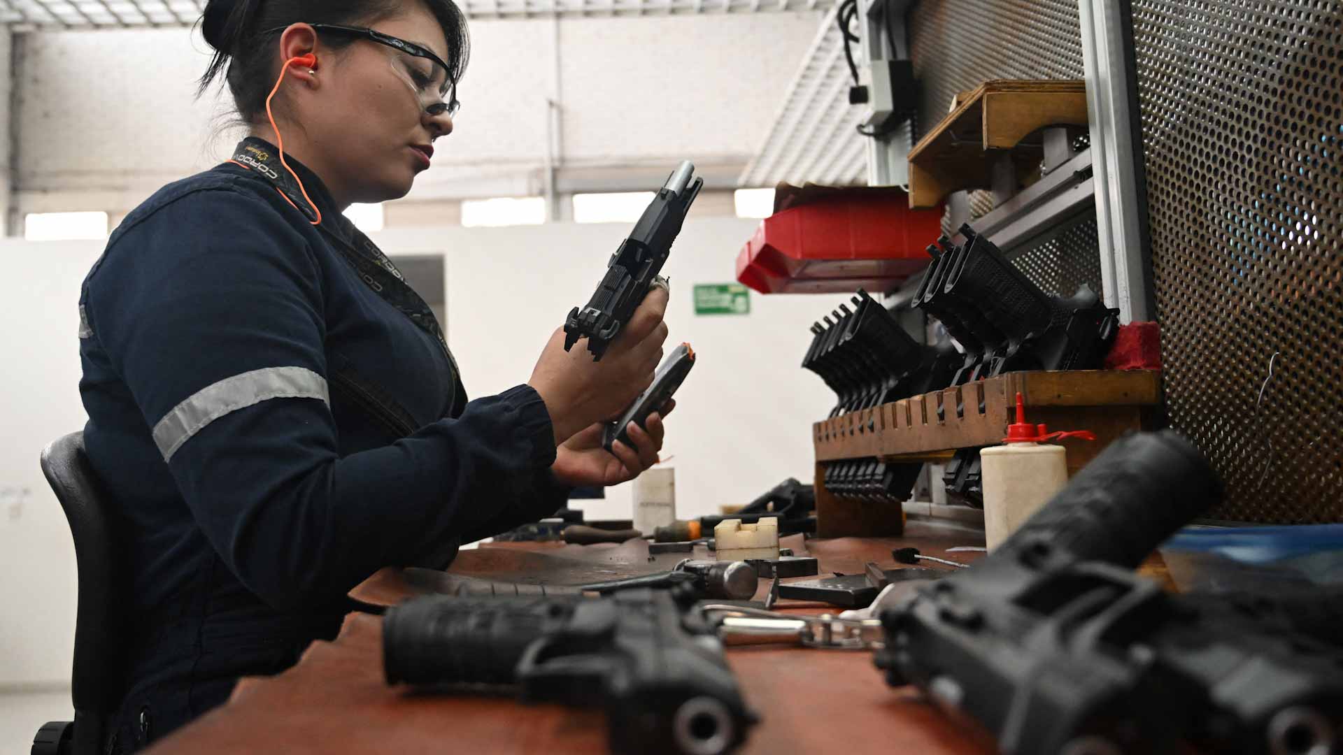 كولومبيا تكشف عن بندقية محلية جديدة بديلاً عن السلاح الإسرائيلي 
