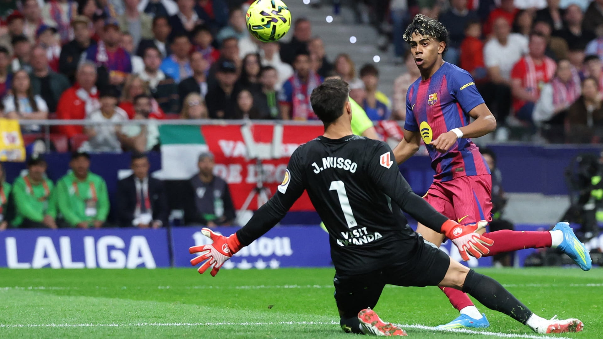 Barcelona strengthens grip on La Liga lead