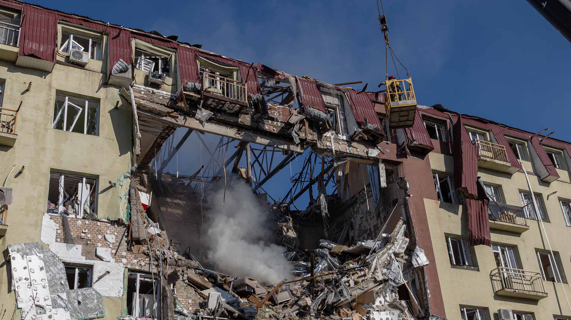 Russian strike kills three in southern Ukraine