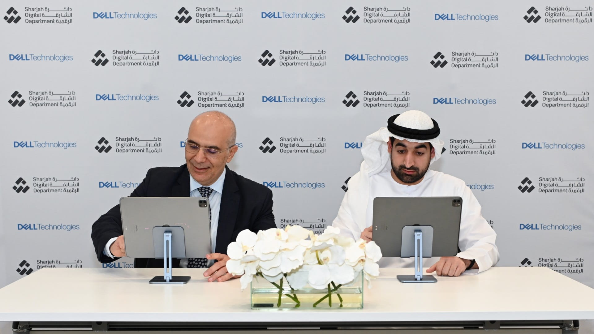 صورة بعنوان: الشارقة الرقمية توقع مذكرة مع شركة "دل" لتعزيز الذكاء الاصطناعي 
