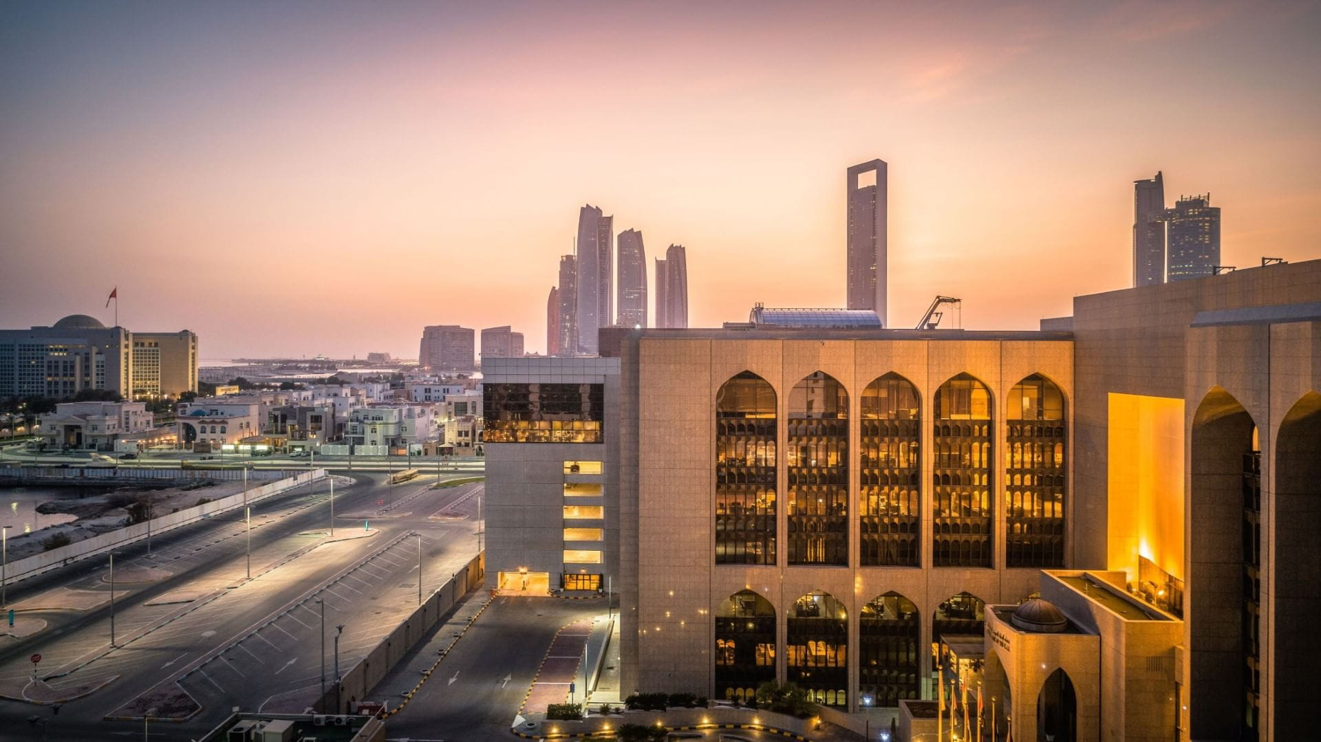 تقرير المصرف المركزي لـ 2025 يرسخ استقرار المنظومة المالية للدولة