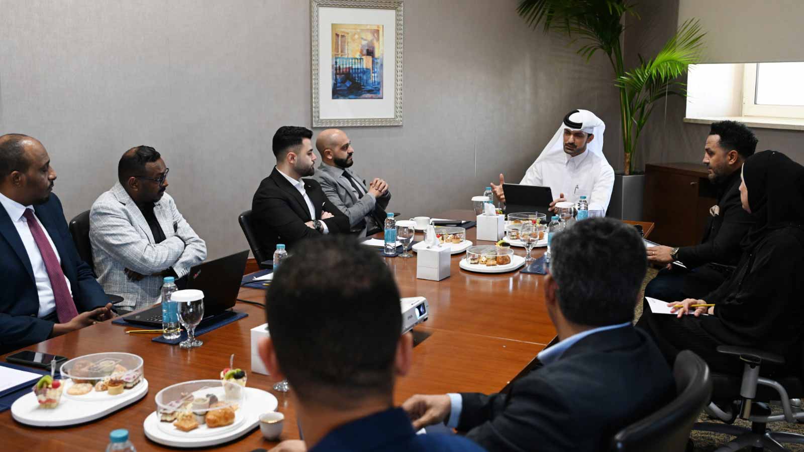 غرفة الشارقة تناقش آليات دعم واستدامة المشاريع الصغيرة والمتوسطة