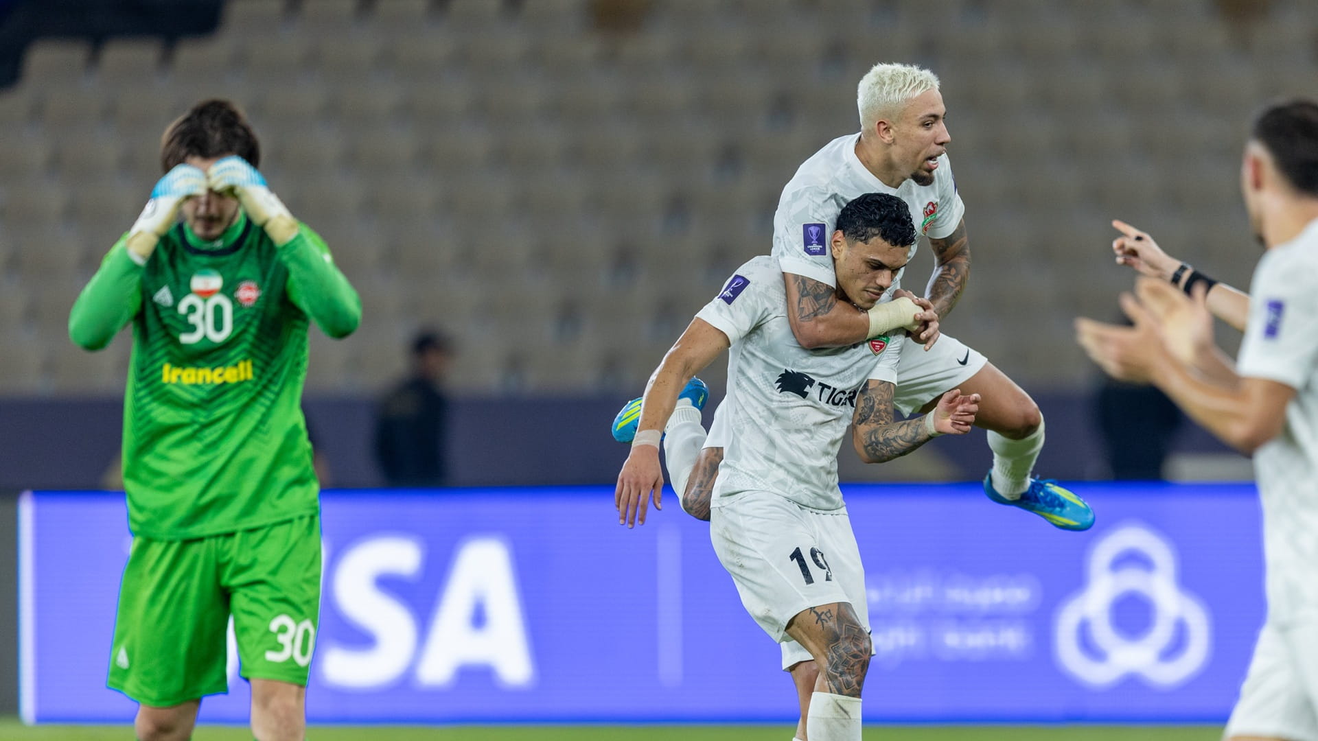 شباب الأهلي يكتسح تراكتور ويبلغ ربع نهائي دوري أبطال آسيا للنخبة 