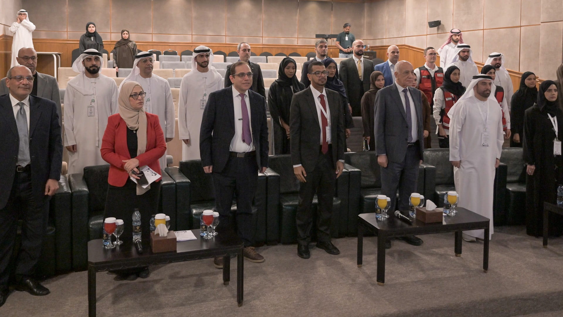 صورة بعنوان: جامعة الشارقة تحتفي بتخريج منتسبي دبلوم القيادة في التعليم الطبي 