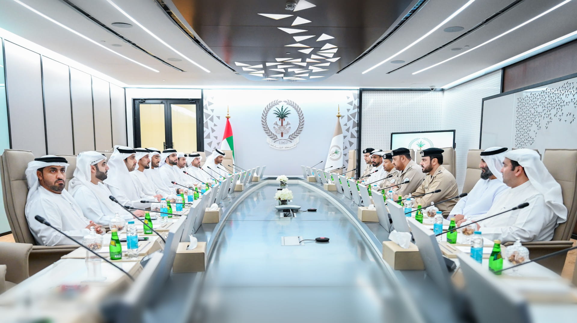 صورة بعنوان: لجنة ضبط وإزالة المخالفات بمستودعات الشارقة تعقد اجتماعها الأول 