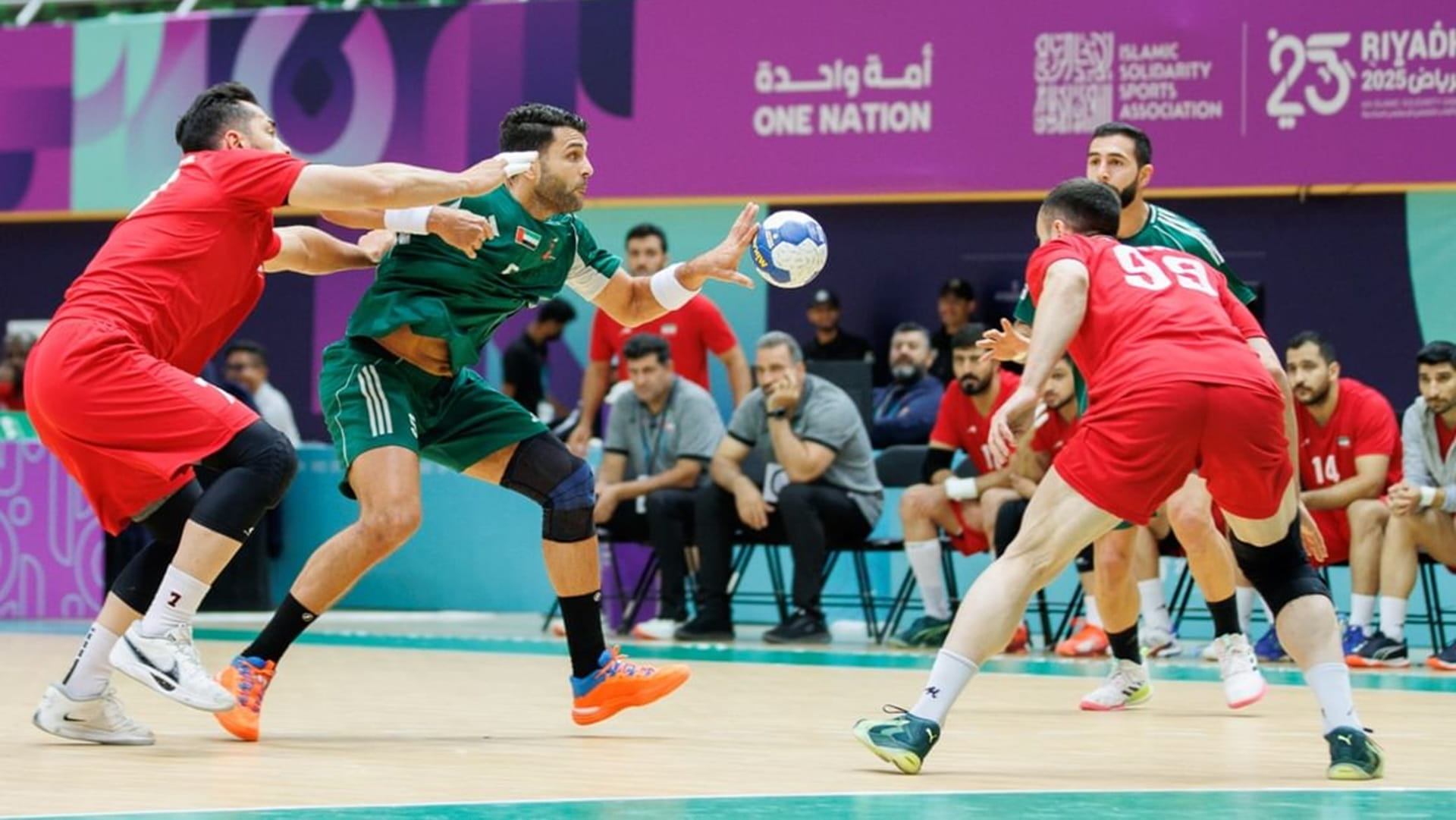 دورة الألعاب الخليجية الـ4 تجري قرعة مسابقتي كرتي اليد والطائرة 