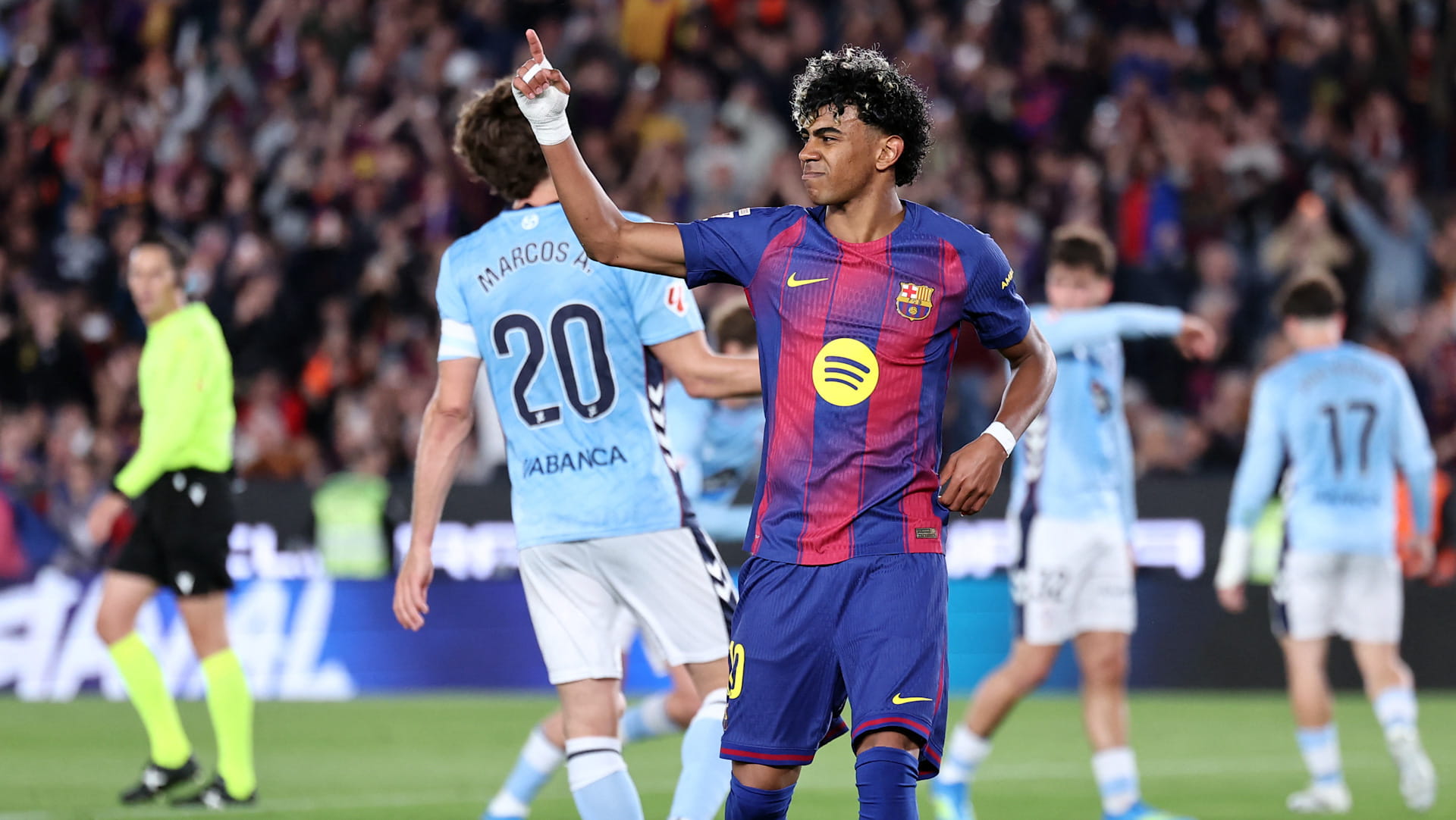 برشلونة يقترب من حسم لقب الدوري الإسباني 