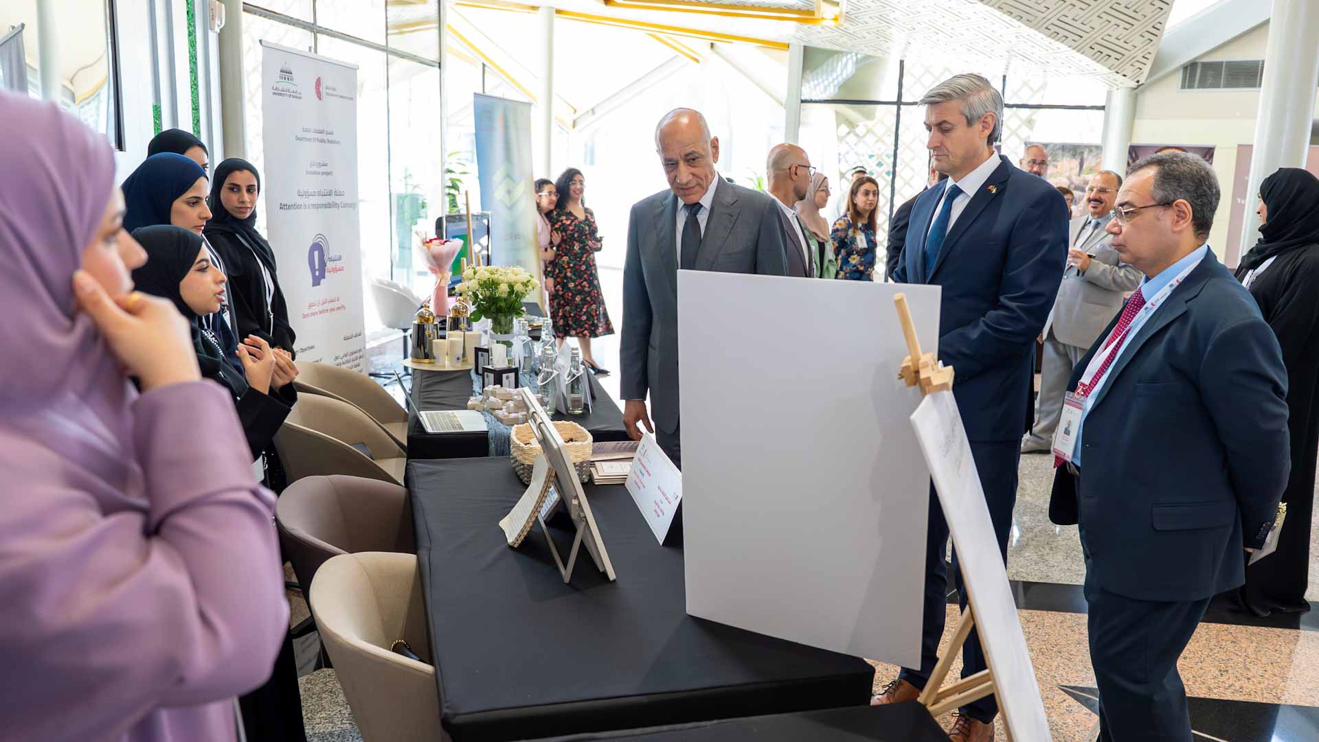 جامعة الشارقة تستضيف مولدوفا كضيف شرف في معرض تخرج كلية الاتصال  