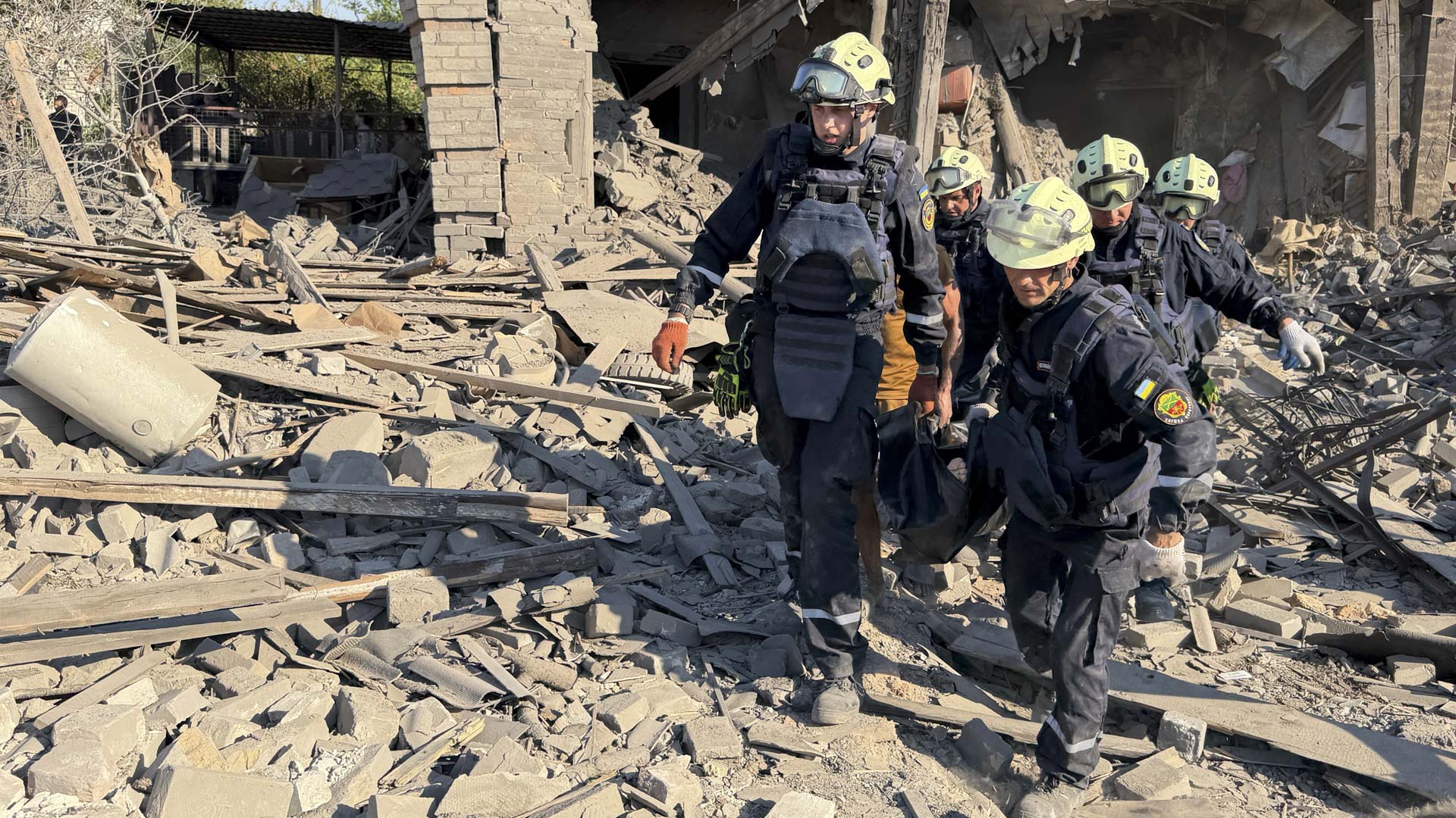 14 killed as Ukraine and Russia intensify strikes 