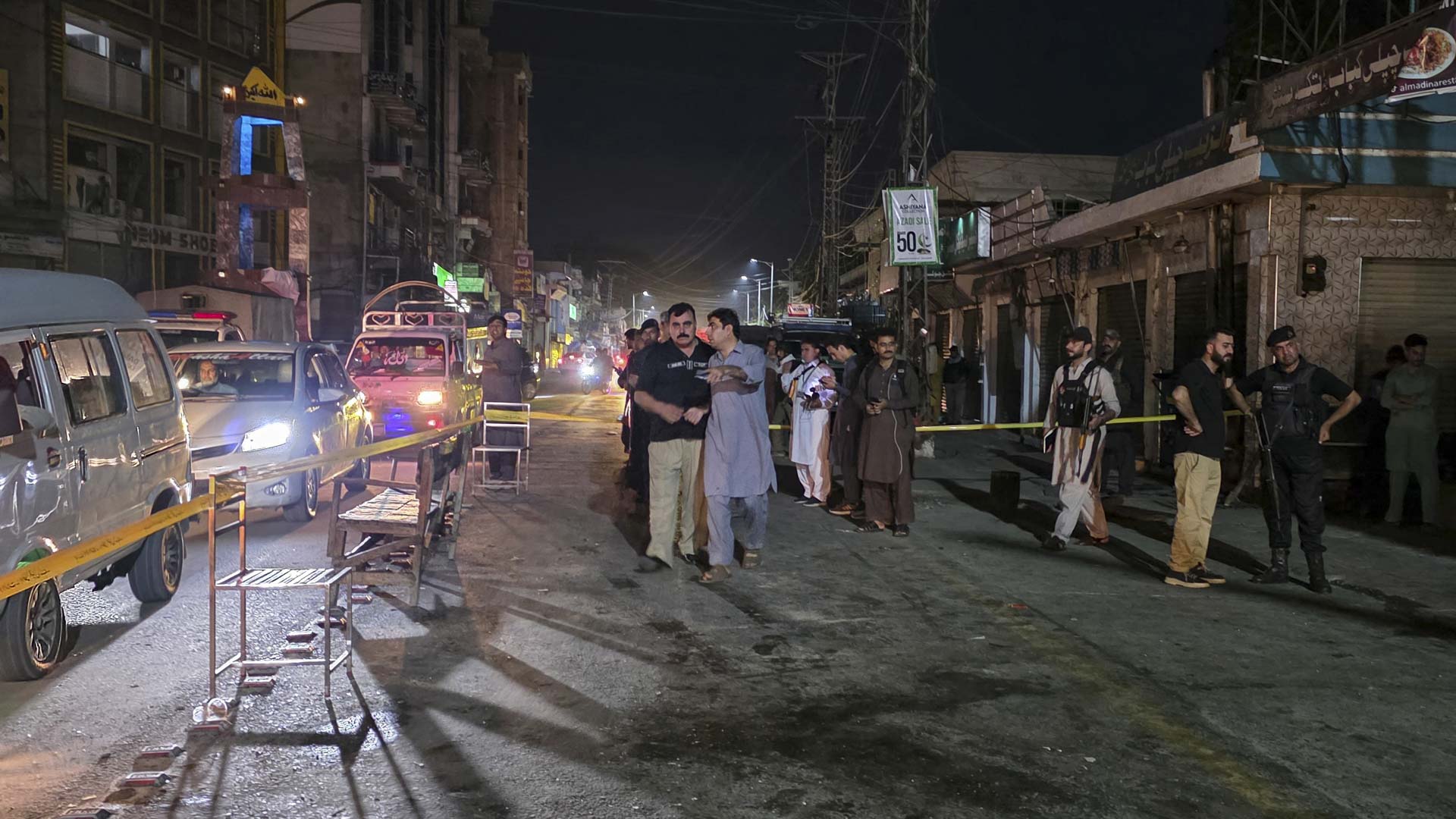 Suicide bombing in Pakistan kills 13, injures 22 