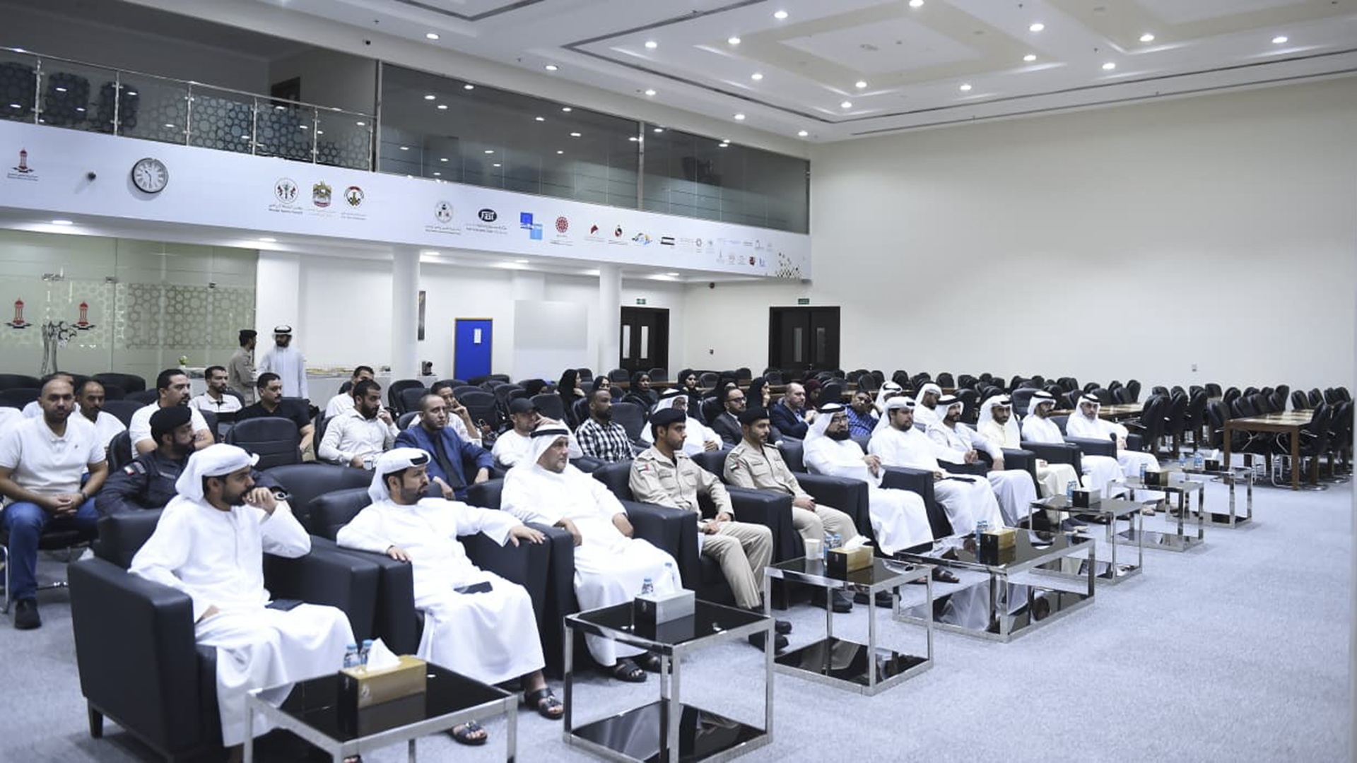 صورة بعنوان: شرطة الشارقة تنفذ برنامجاً معرفياً لإدارة الأزمات والكوارث 