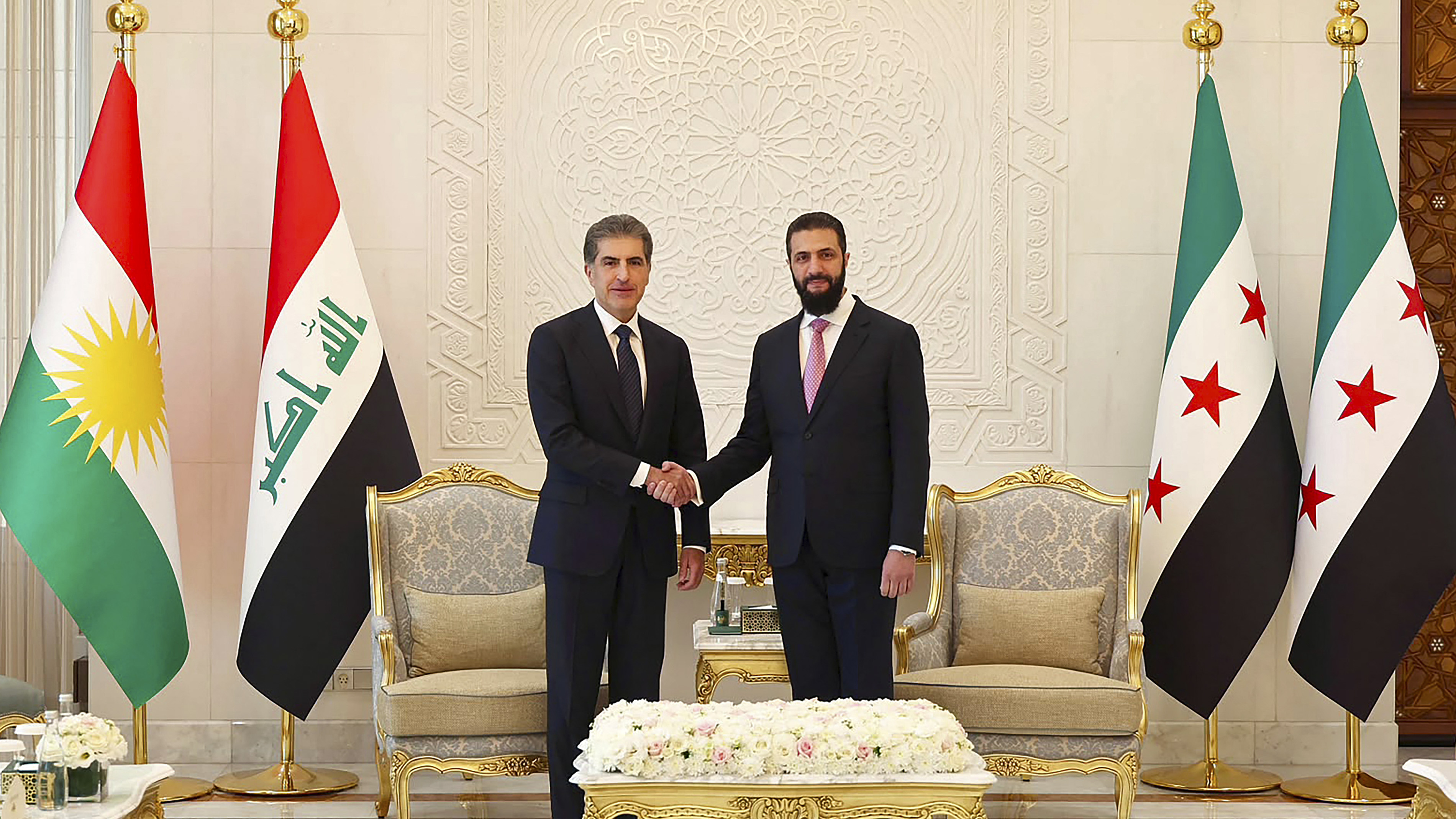 رئيس كردستان العراق يبحث في سوريا التعاون وتنفيذ اتفاق دمج الأكراد 