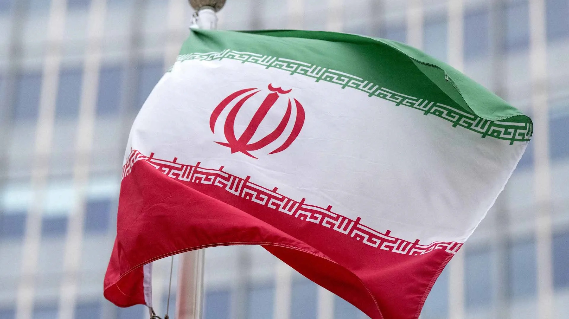 طهران تنفي إجراء مفاوضات مع واشنطن وتبحث أمن الملاحة مع عُمان