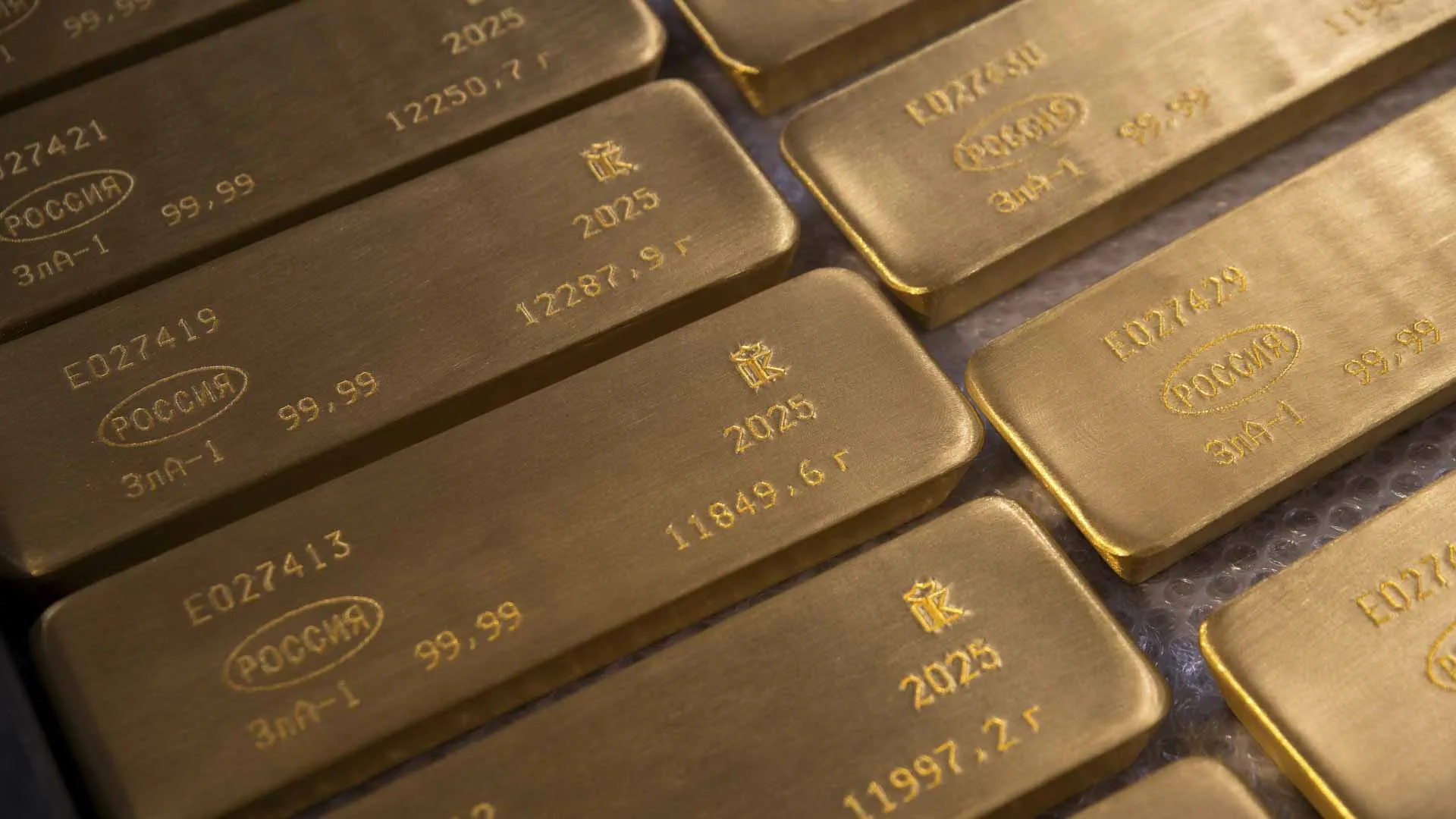 Gold edges higher as silver, platinum and palladium advance 