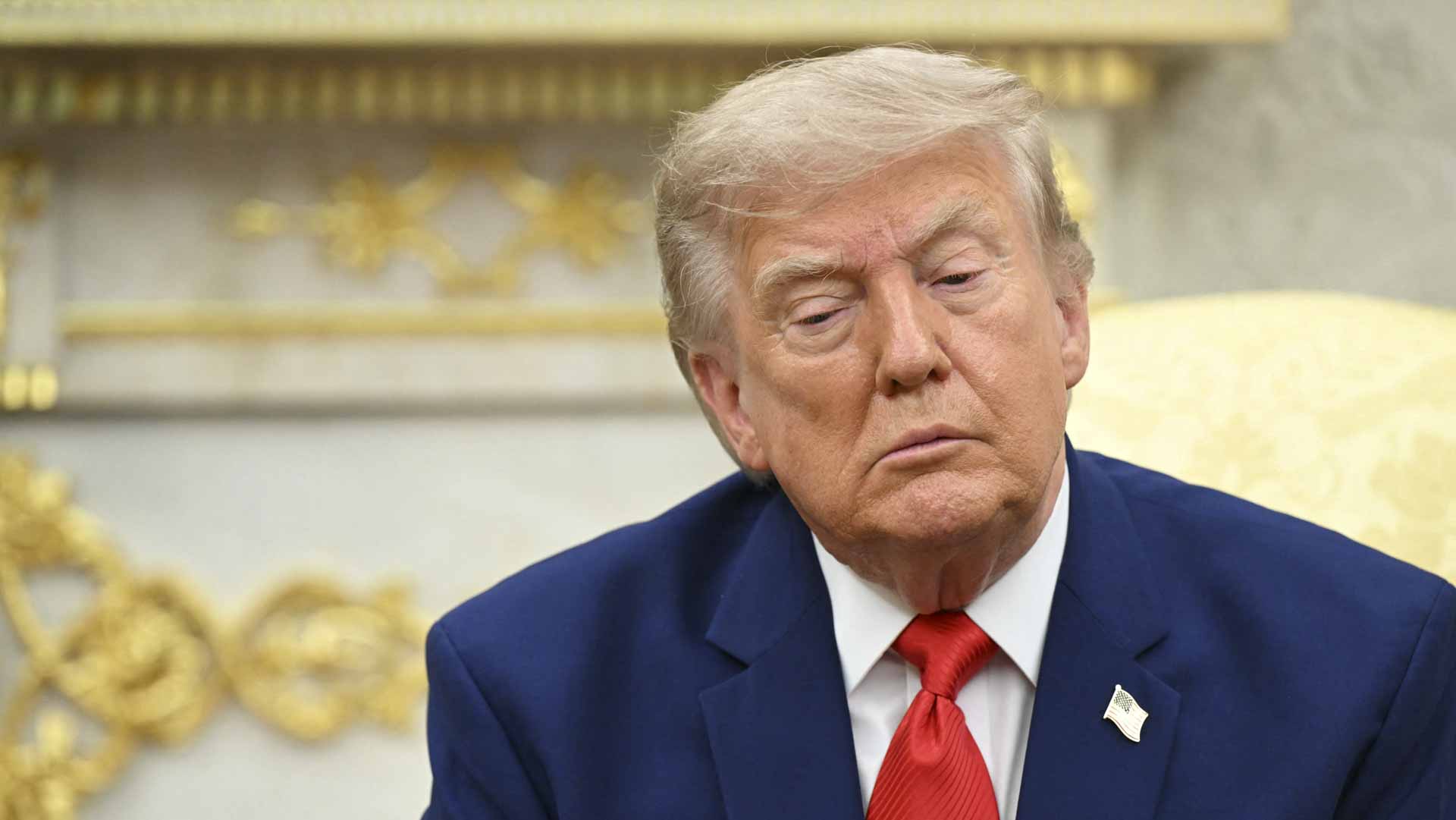 ترامب يلوّح بضربة قوية لإيران ما لم يُفتح مضيق هرمز قريباً