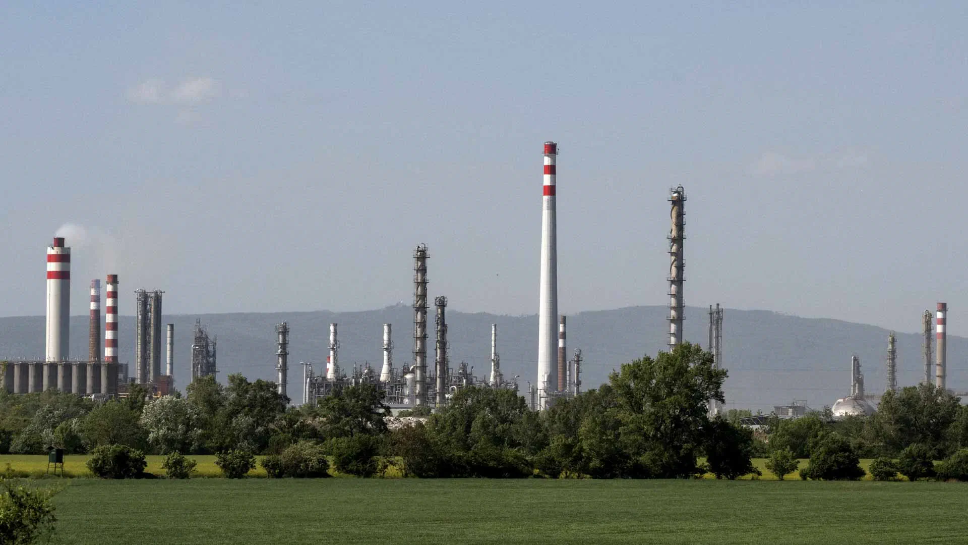 Mexico dismantles four illegal oil refineries, seizes fuel stocks 