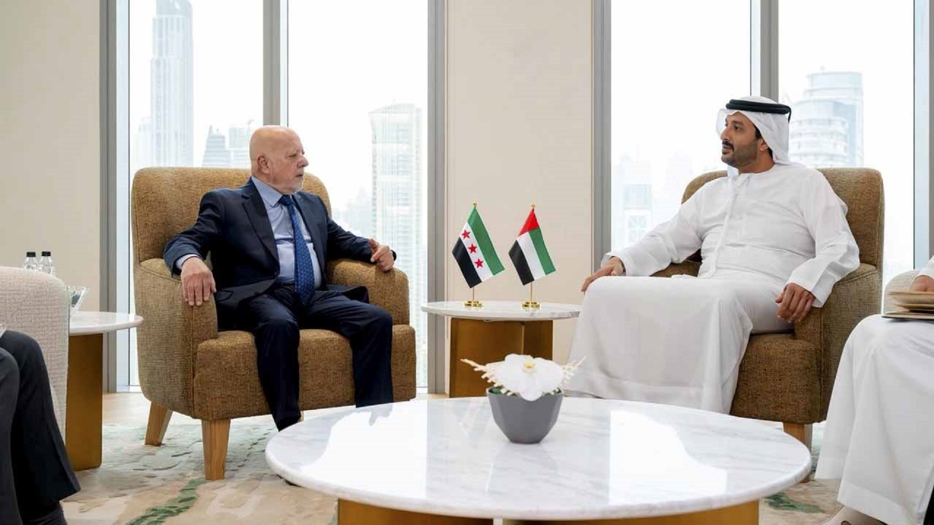 الإمارات وسوريا تبحثان تعزيز التعاون الاقتصادي واستكشاف فرص جديدة 