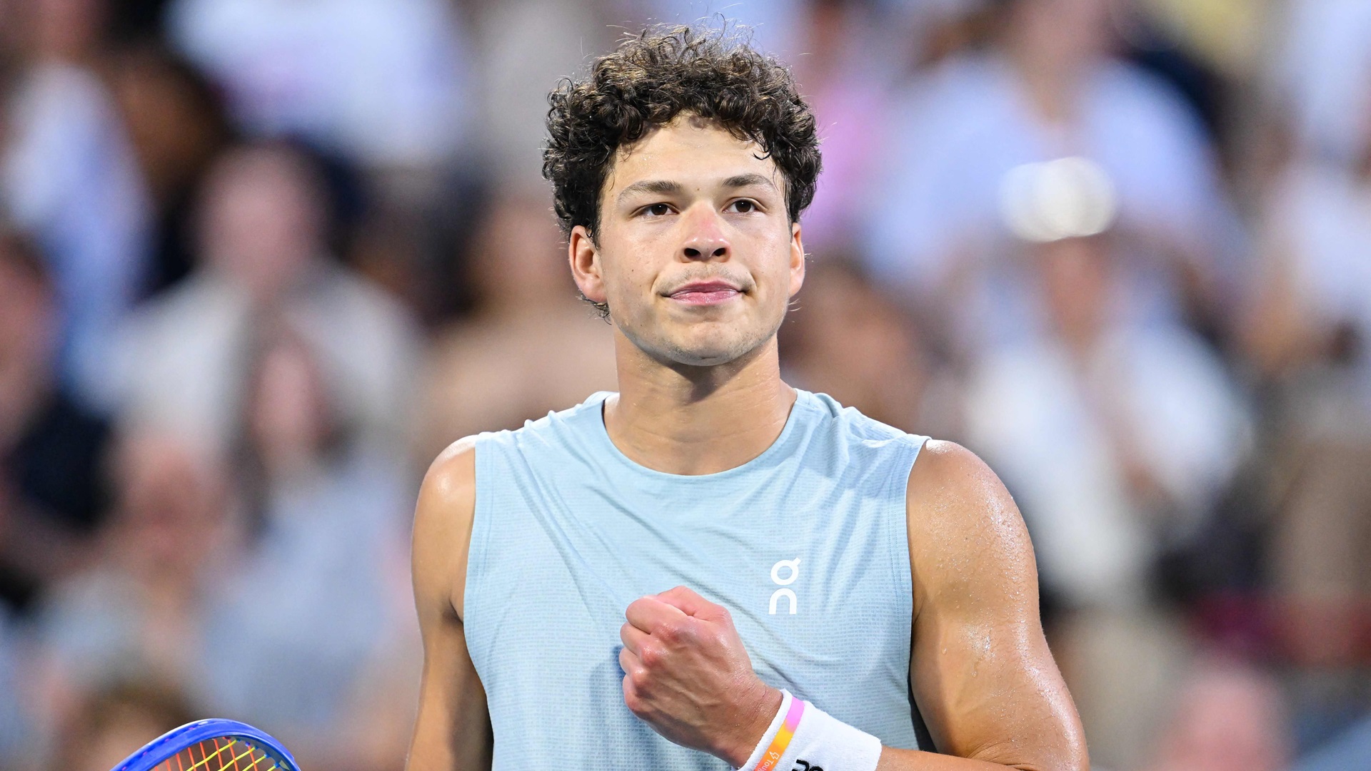 Image for the title: Shelton sweeps Fonseca to reach Montreal quarter-final 