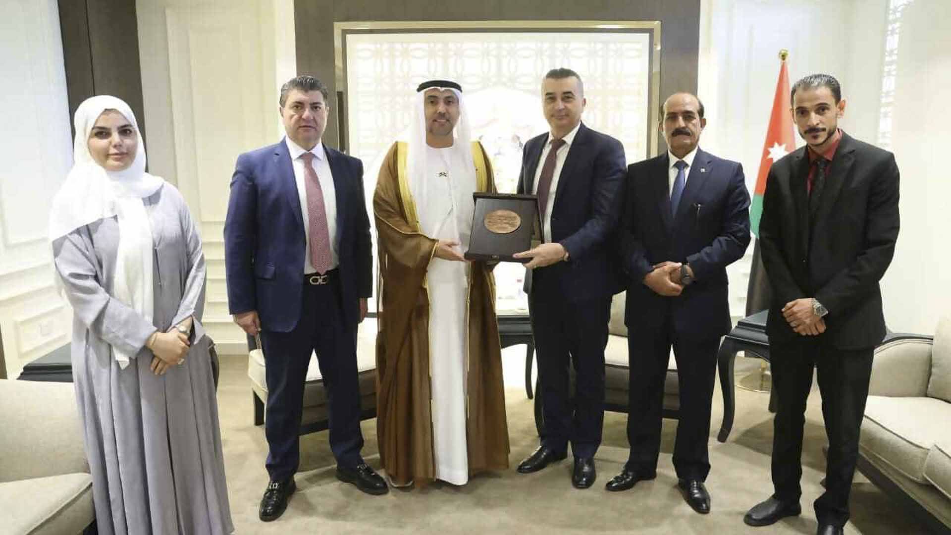 الإمارات والأردن يبحثان تعزيز التعاون الثنائي في مختلف المجالات 