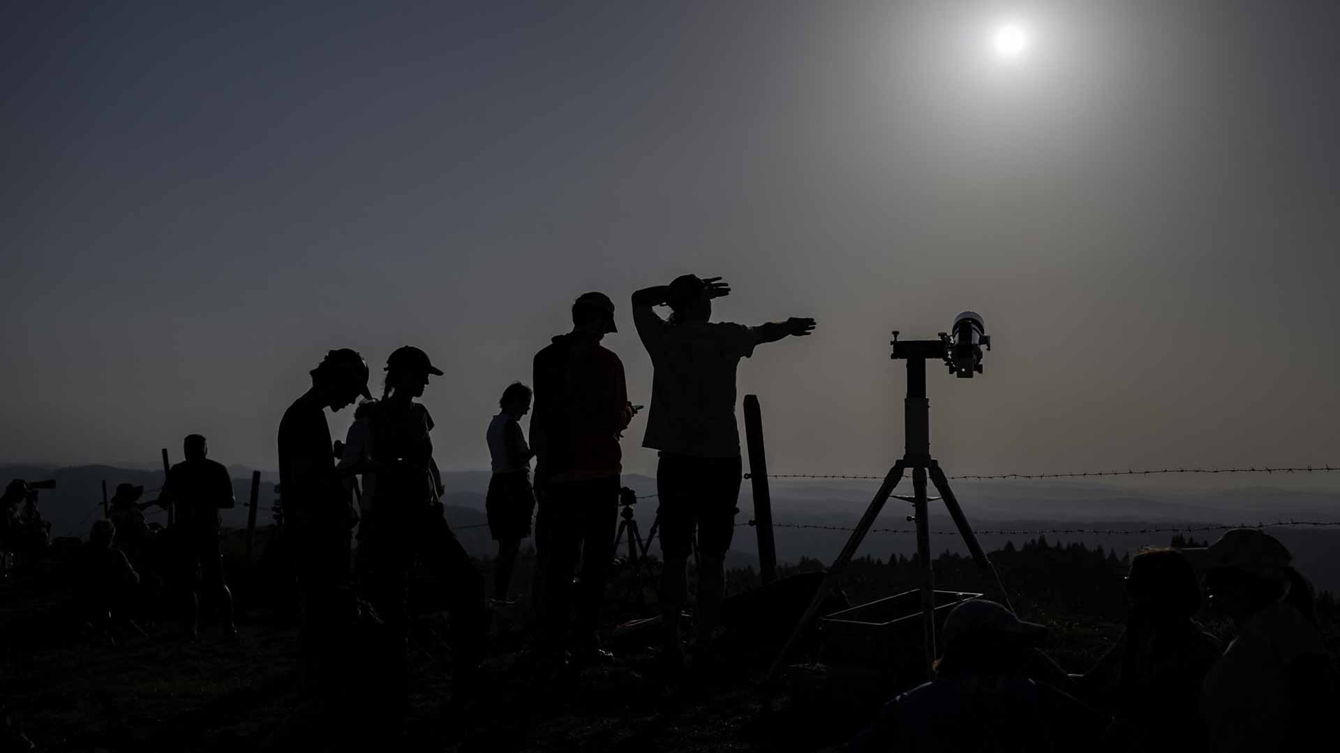 Total solar eclipse begins at edge of Russian Arctic 