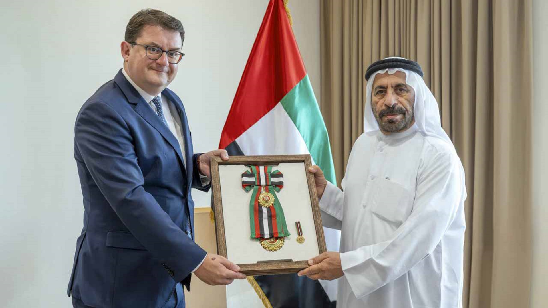 رئيس الدولة يمنح سفير النمسا وسام زايد الثاني من الدرجة الأولى