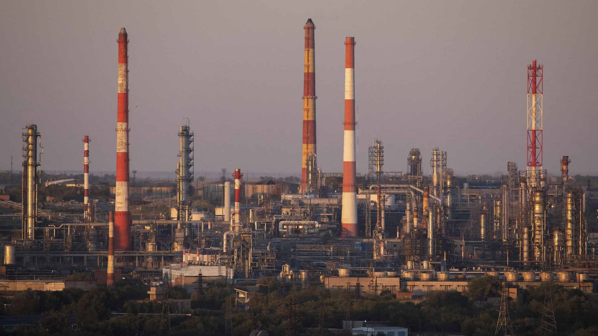 صادرات روسيا النفطية المنقولة بحراً تنخفض 33% في يوليو