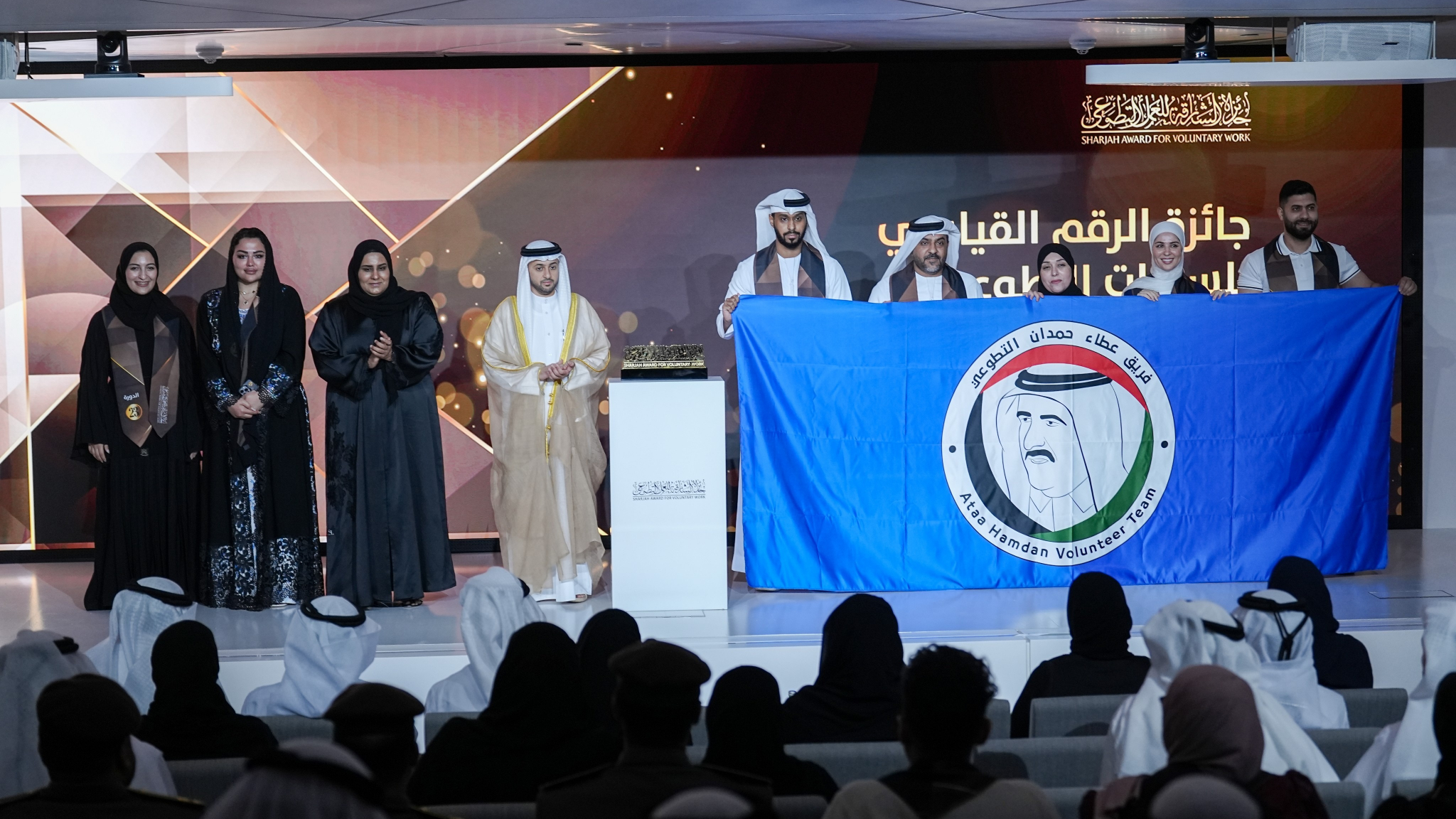 الشارقة للتطوع تكرم 3 فائزين بجائزة الرقم القياسي للساعات التطوعية 