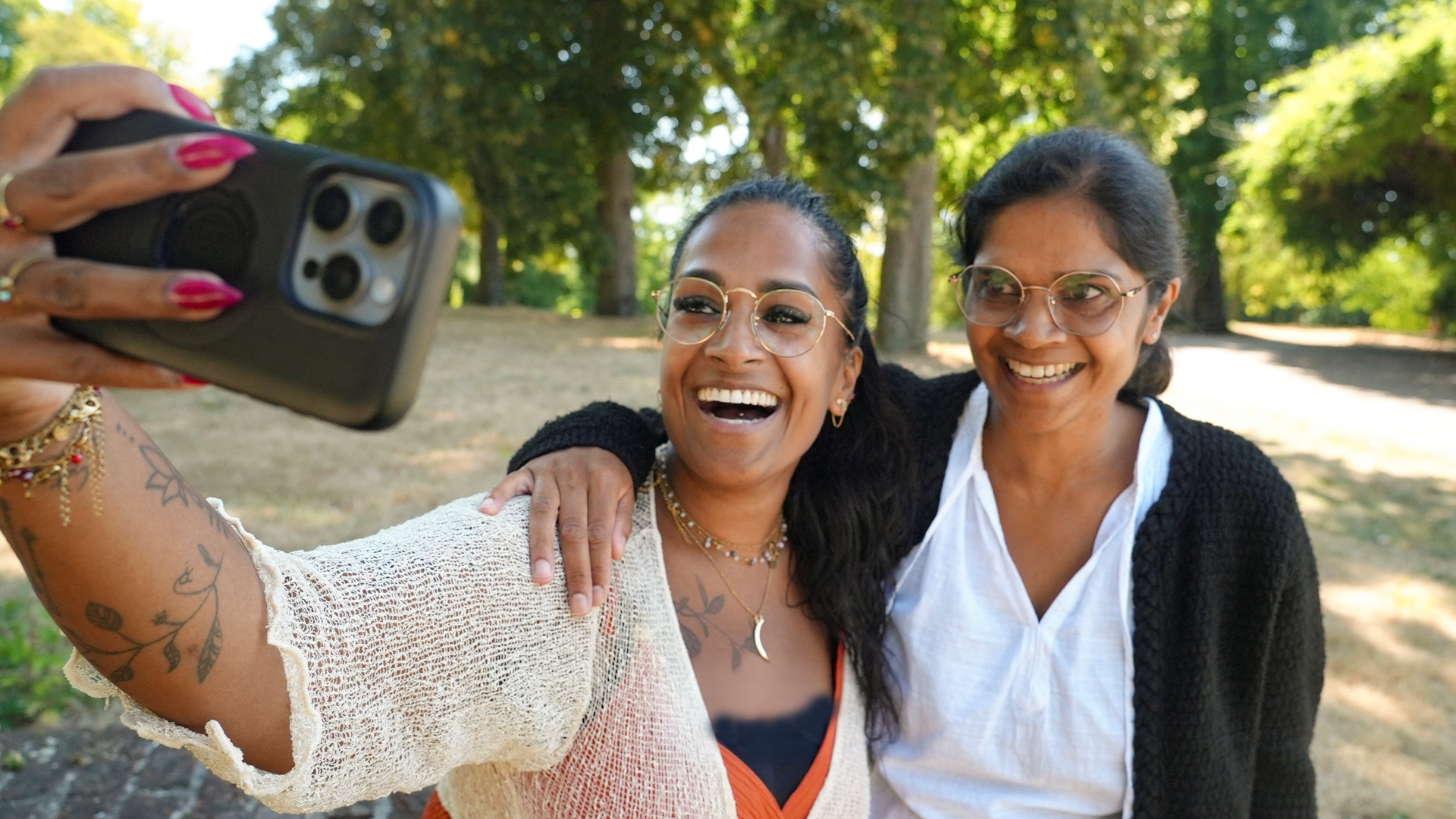 Dutch friends discover they are biological sisters after 40 years