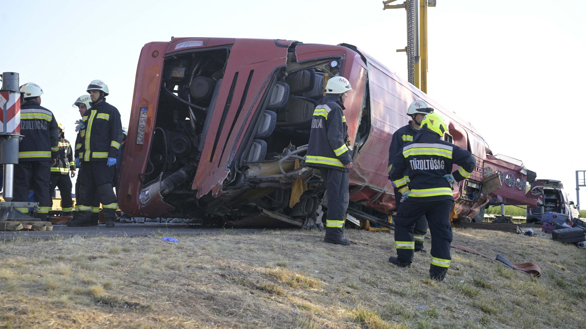 وفاة وإصابة 22 شخصاً بانقلاب حافلة بولندية في المجر 
