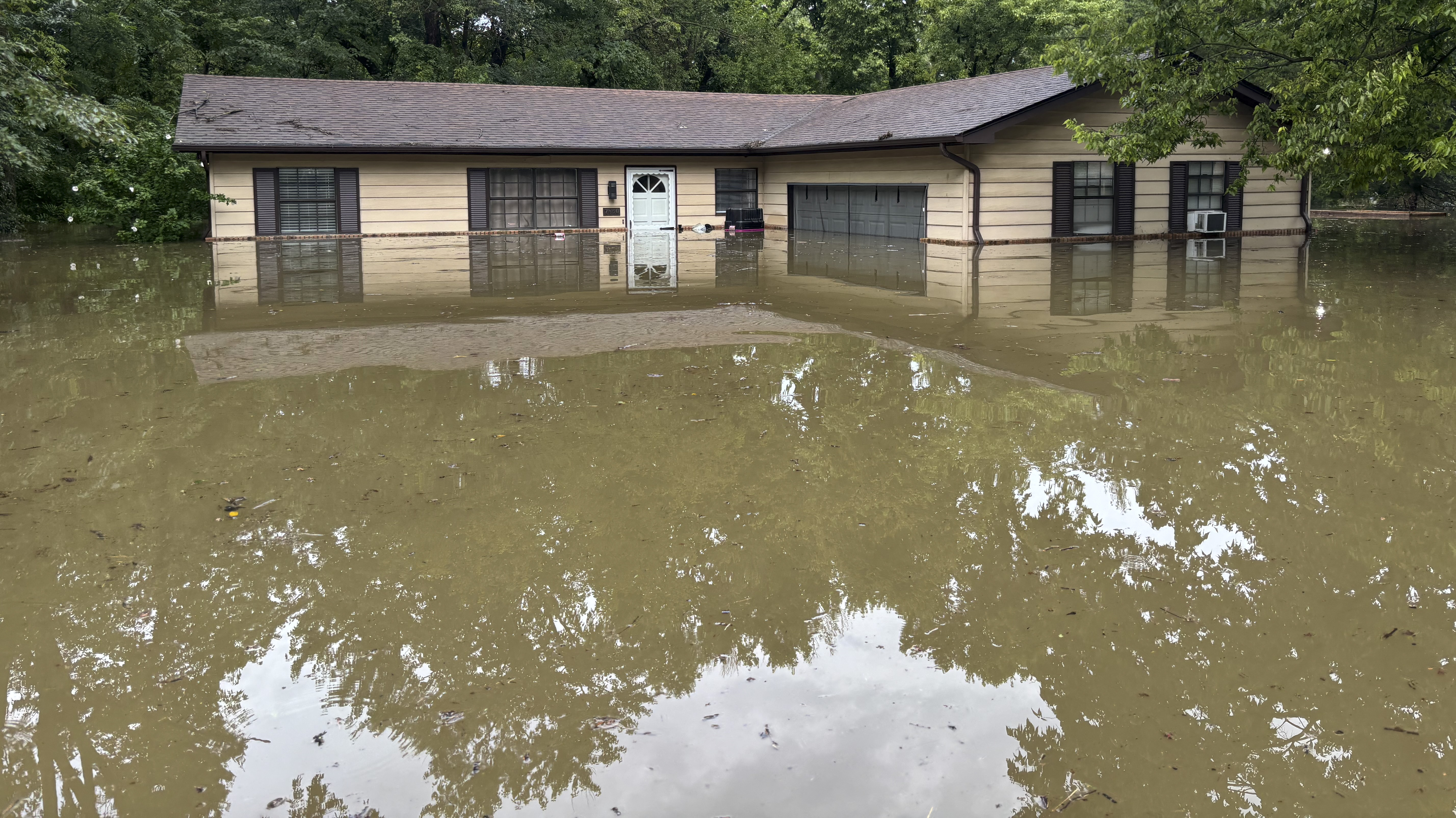 Image for the title: Six killed as storms and flooding hit Indiana 