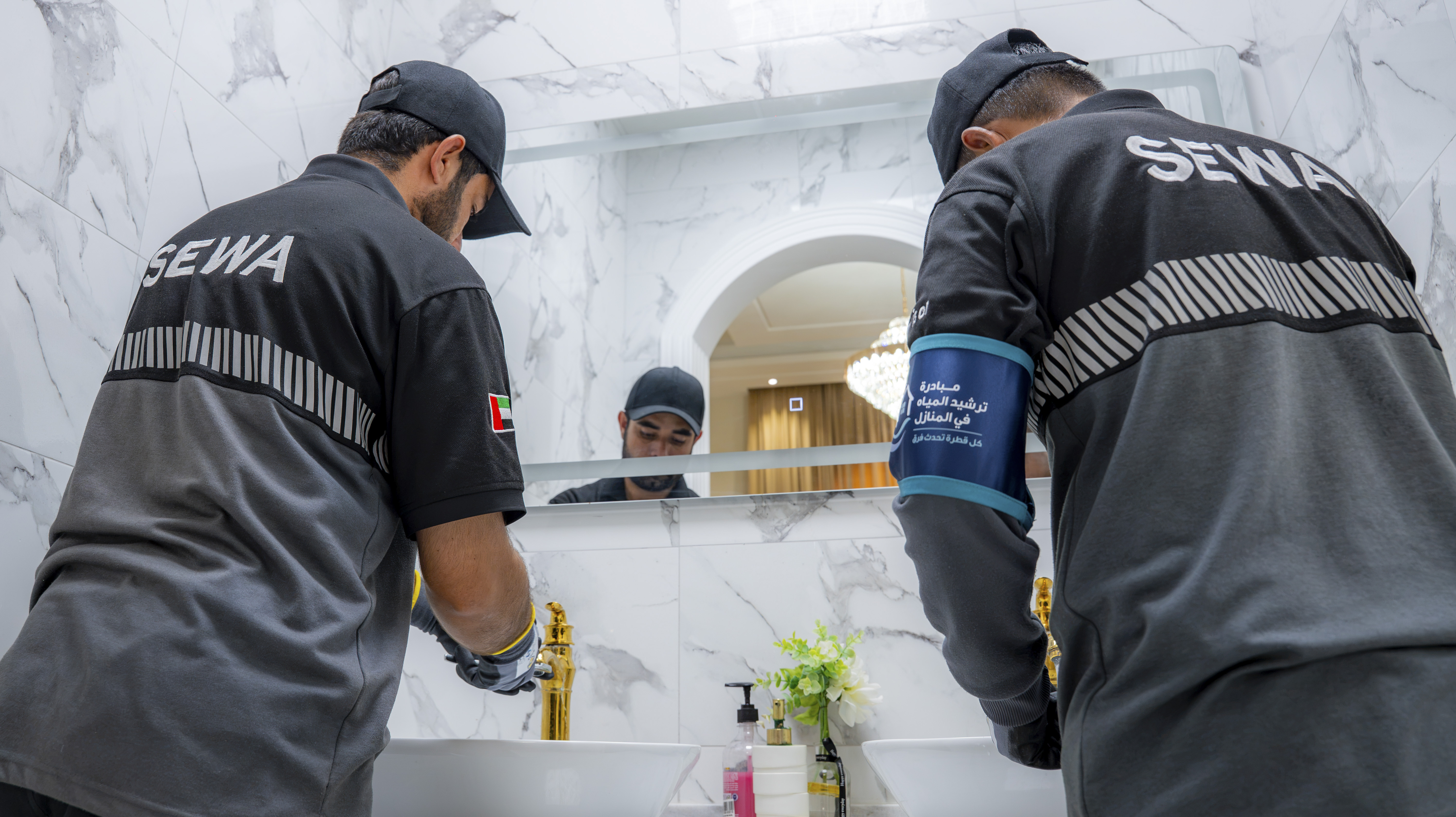 صورة بعنوان: كهرباء الشارقة تواصل تنفيذ مبادرة ترشيد المياه في 2000 منزل بمغيدر 