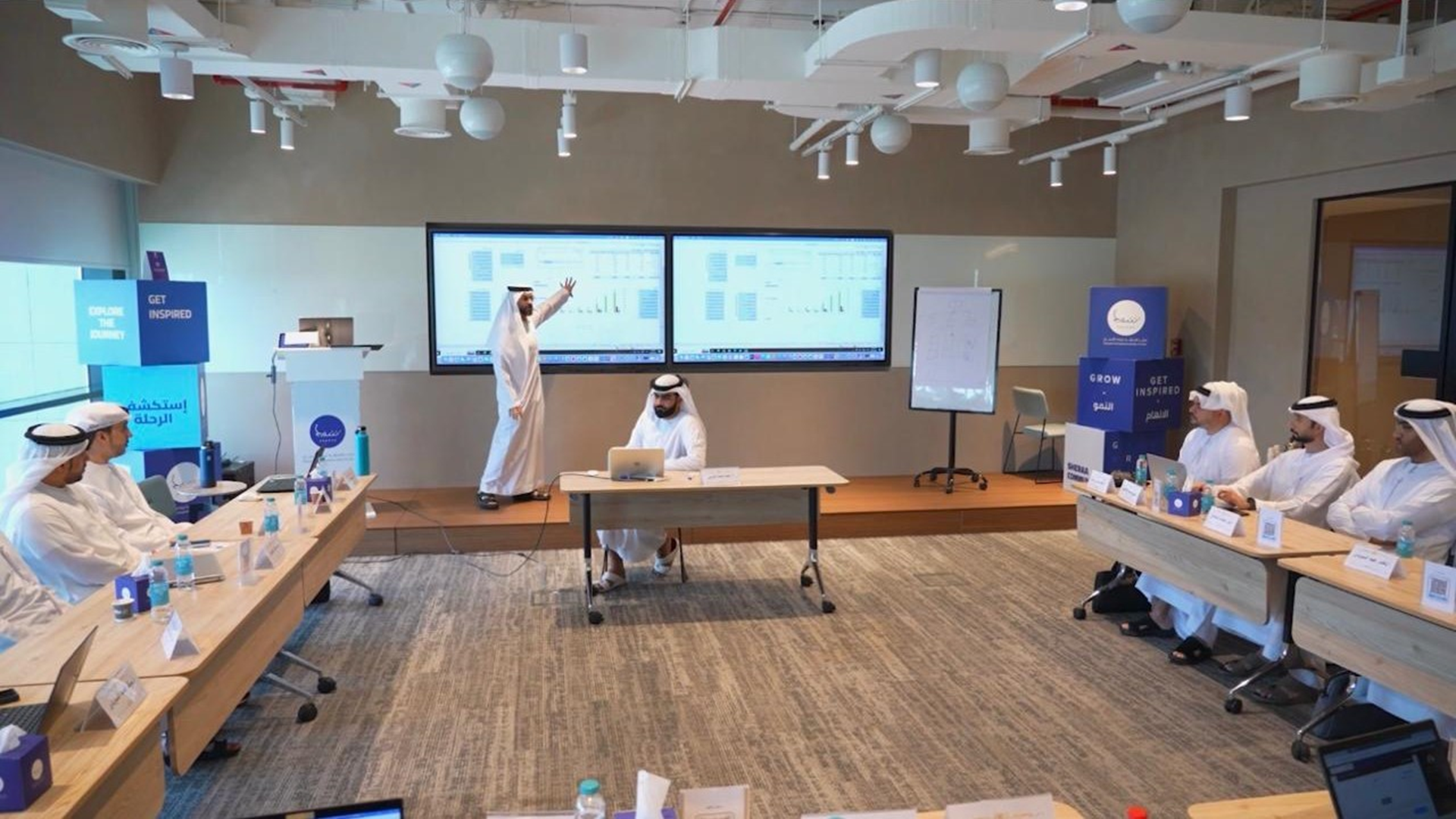 صورة بعنوان: "اقتصادية الشارقة" تنظم برنامج "تحليل البيانات واتخاذ القرارات" 