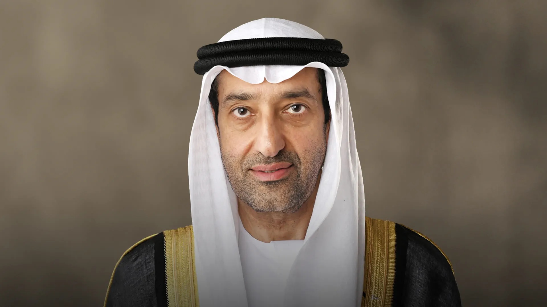 صورة بعنوان: صقر القاسمي: يوم العمل الإنساني مناسبة للاحتفاء بالمنجزات الخيرية 