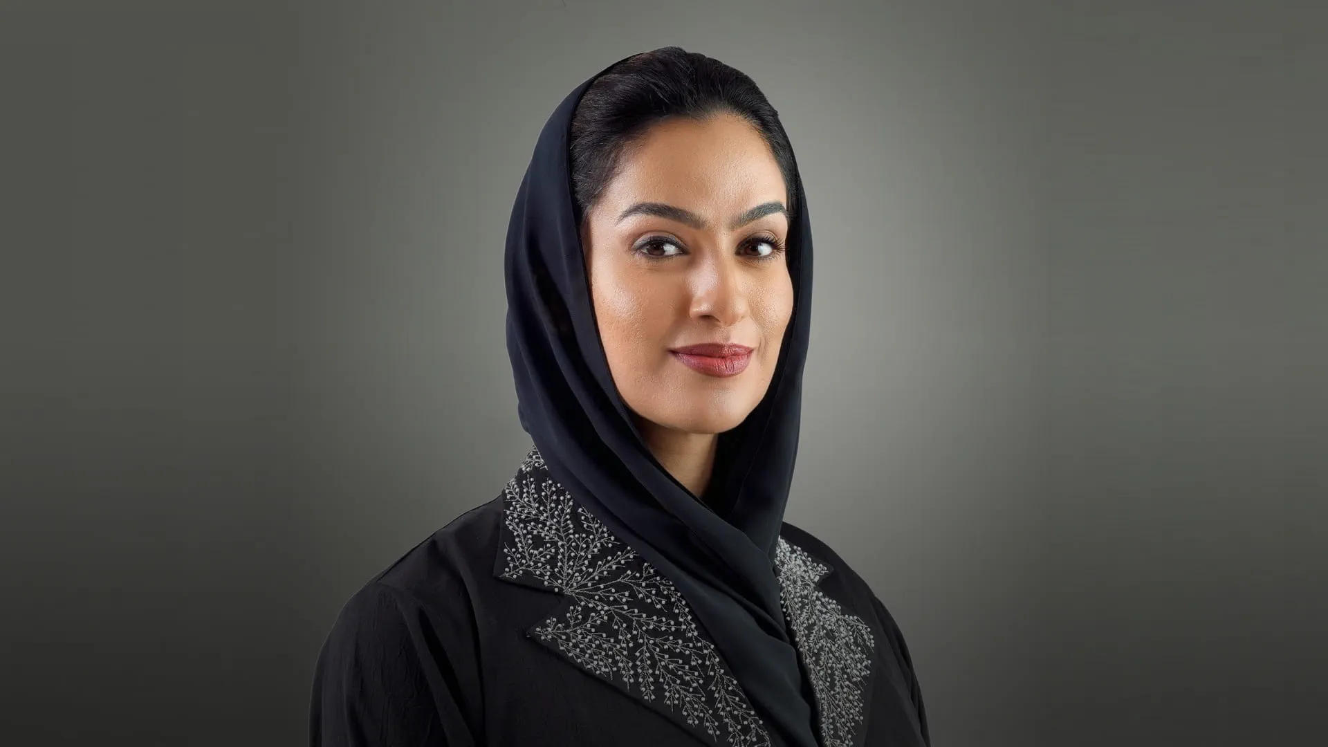 حمدة المحرزي نائب مدير مؤسسة خالد بن سلطان القاسمي الإنسانية 