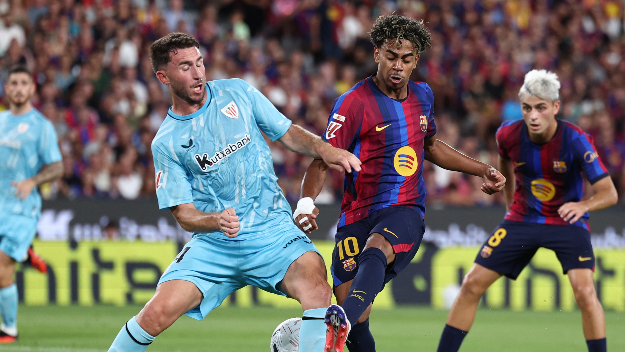 برشلونة يتصدر الدوري الإسباني لكرة القدم  