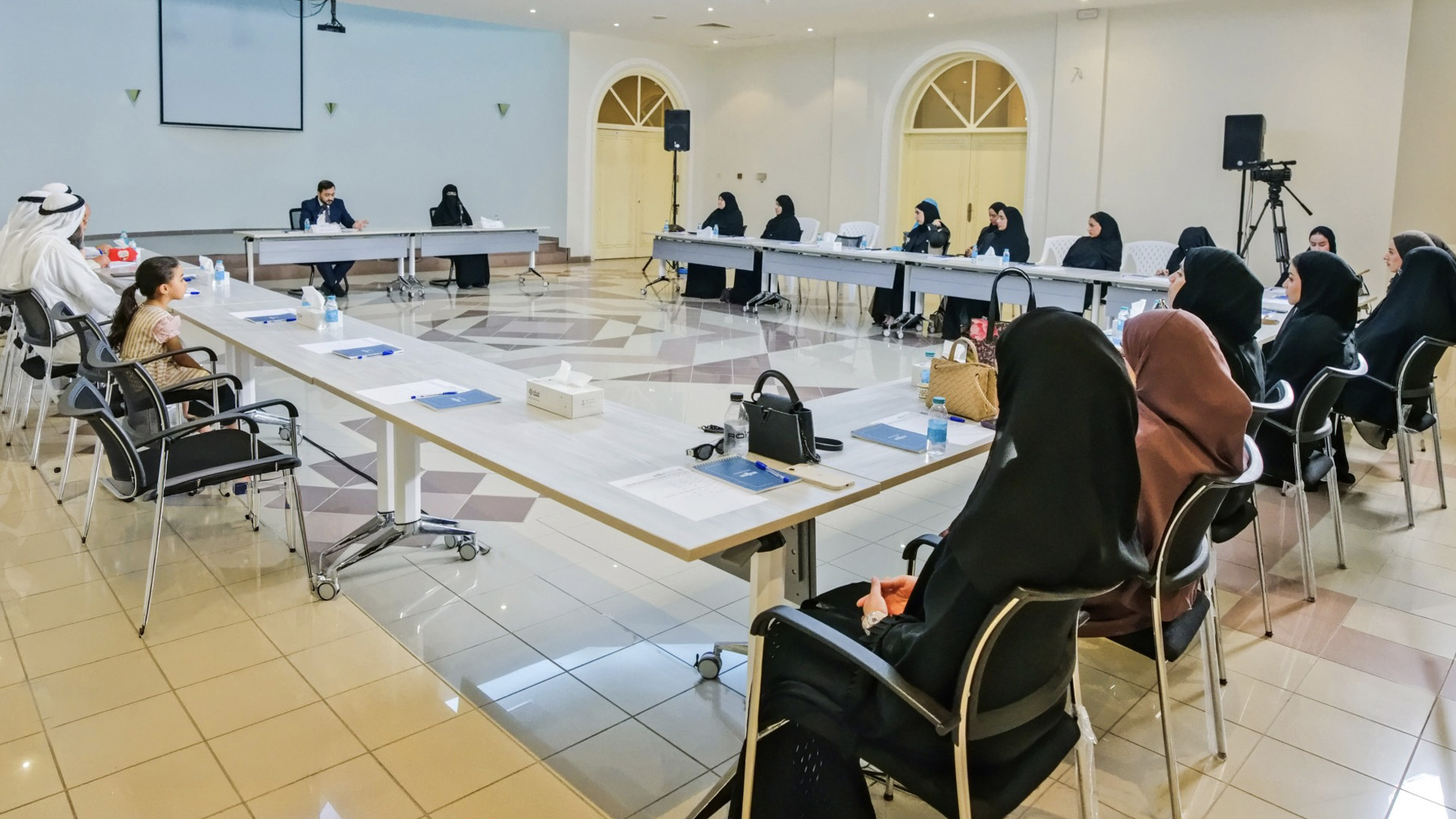المنتدى الإسلامي يناقش مساهمة بنت الإمارات في الثقافة والتعليم  