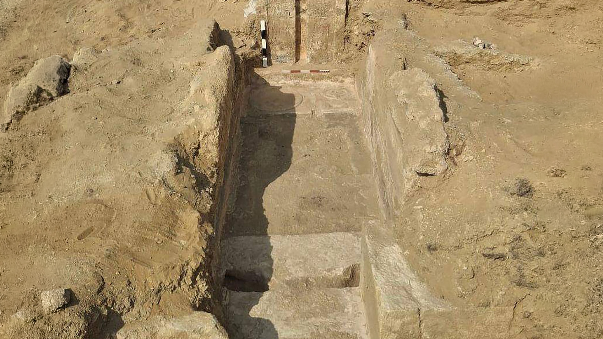 Old Kingdom tomb and 100 Ushabti found at Egypts Saqqara 