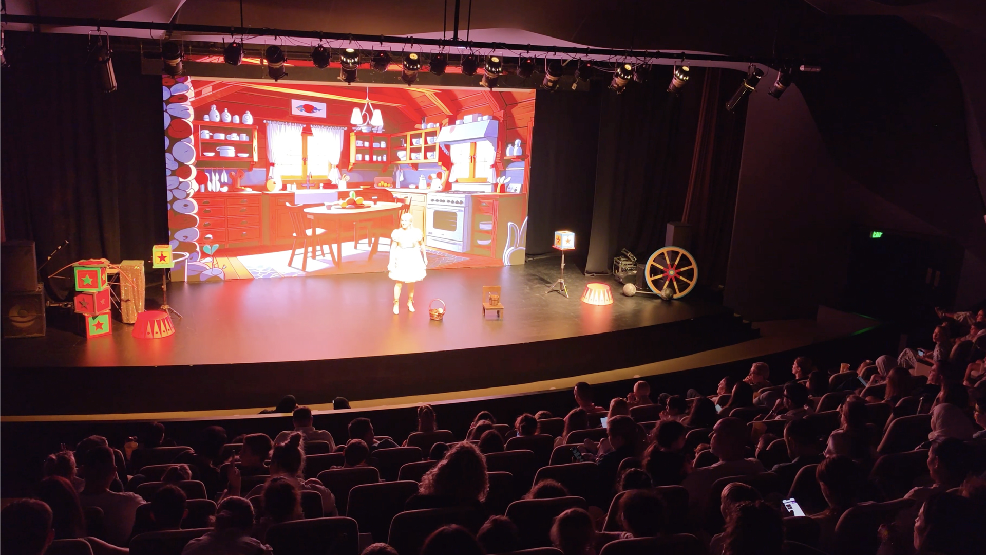 Al Qasba Theatre hosts "Goldilocks & Magic Phil's Back to School"