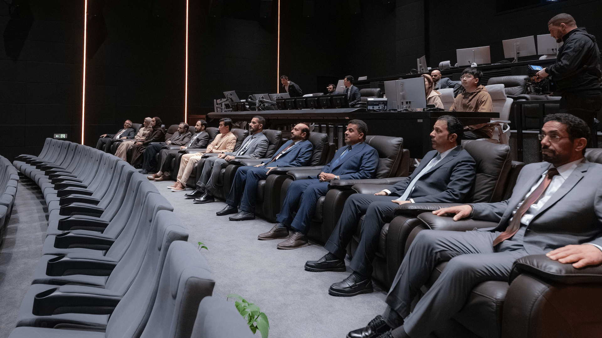 Sultan bin Ahmed visits Shanghai Film Studios and Park 