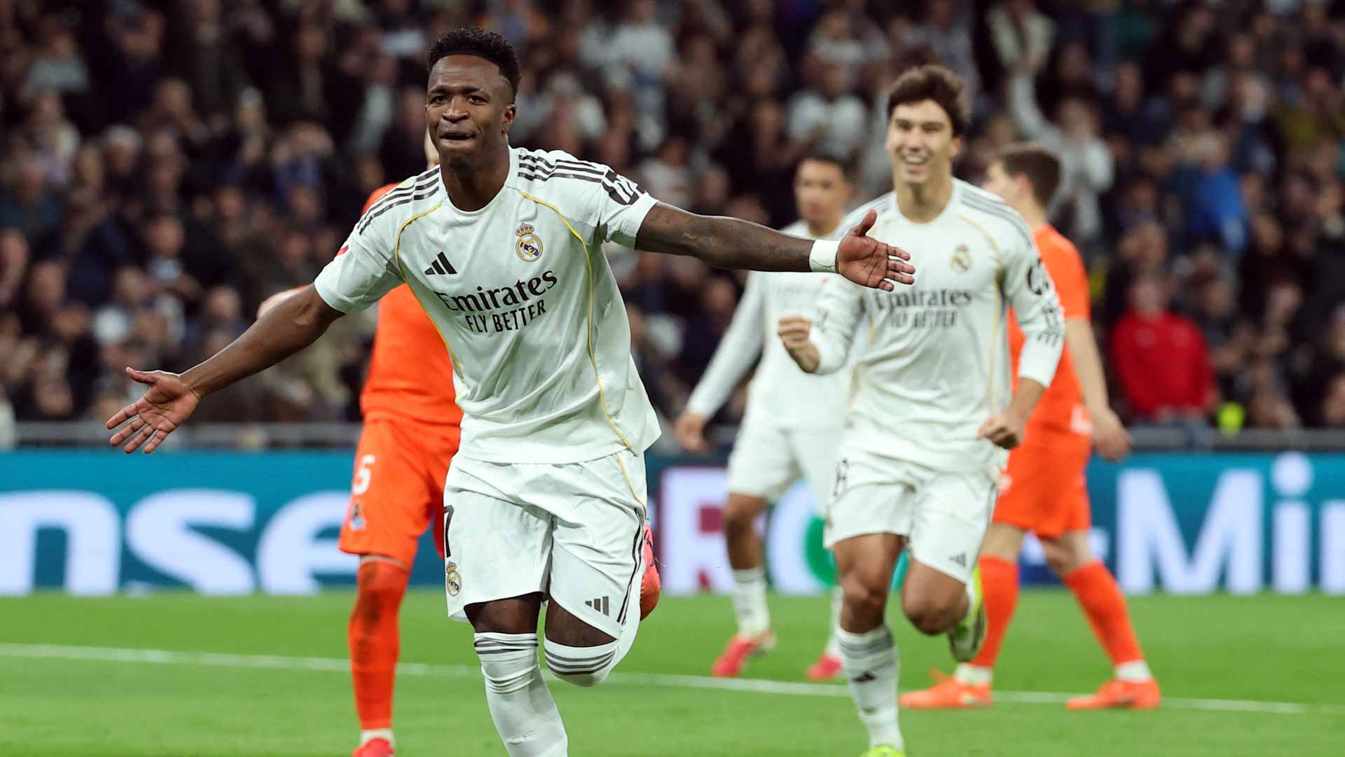 ريال مدريد ينتزع صدارة الدوري الإسباني مؤقتاً 