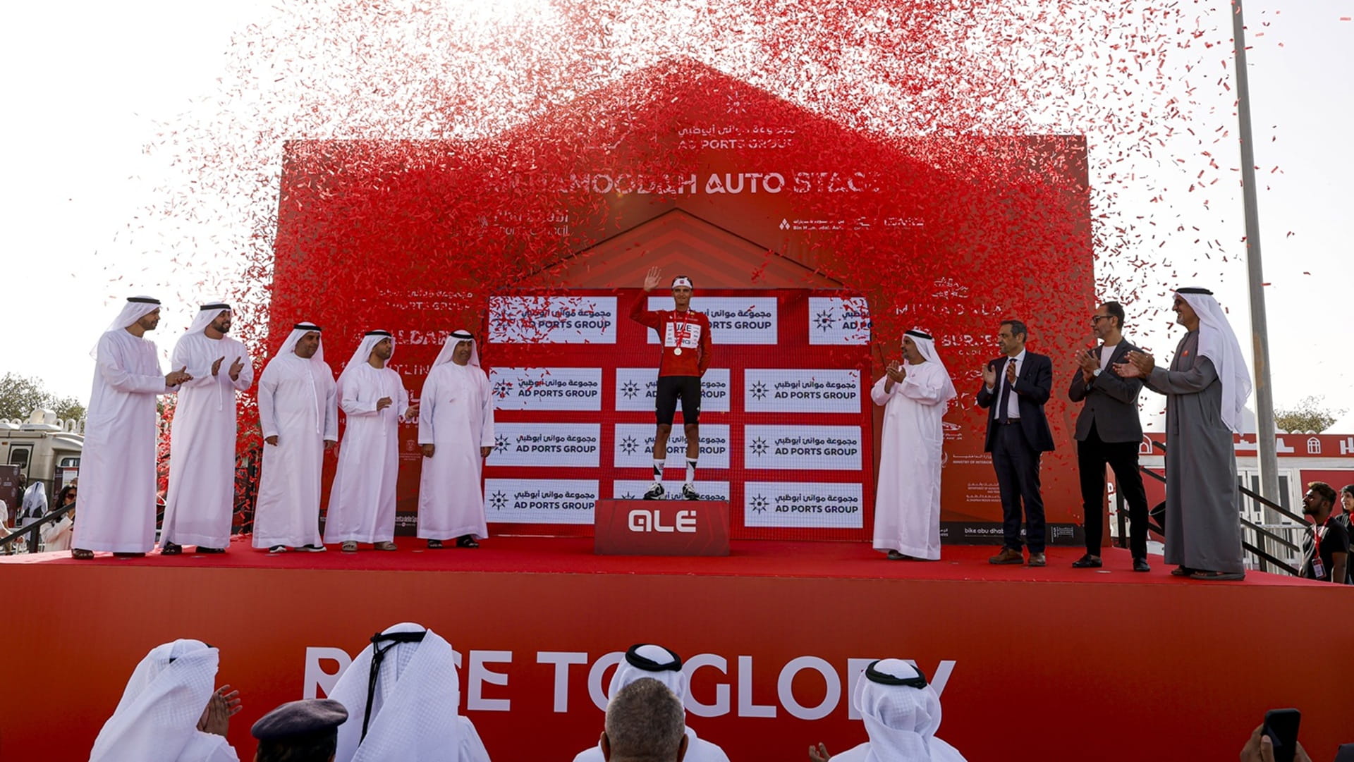 دراج فريق الدولة يفوز بالمرحلة الأولى من طواف الإمارات الثامن 