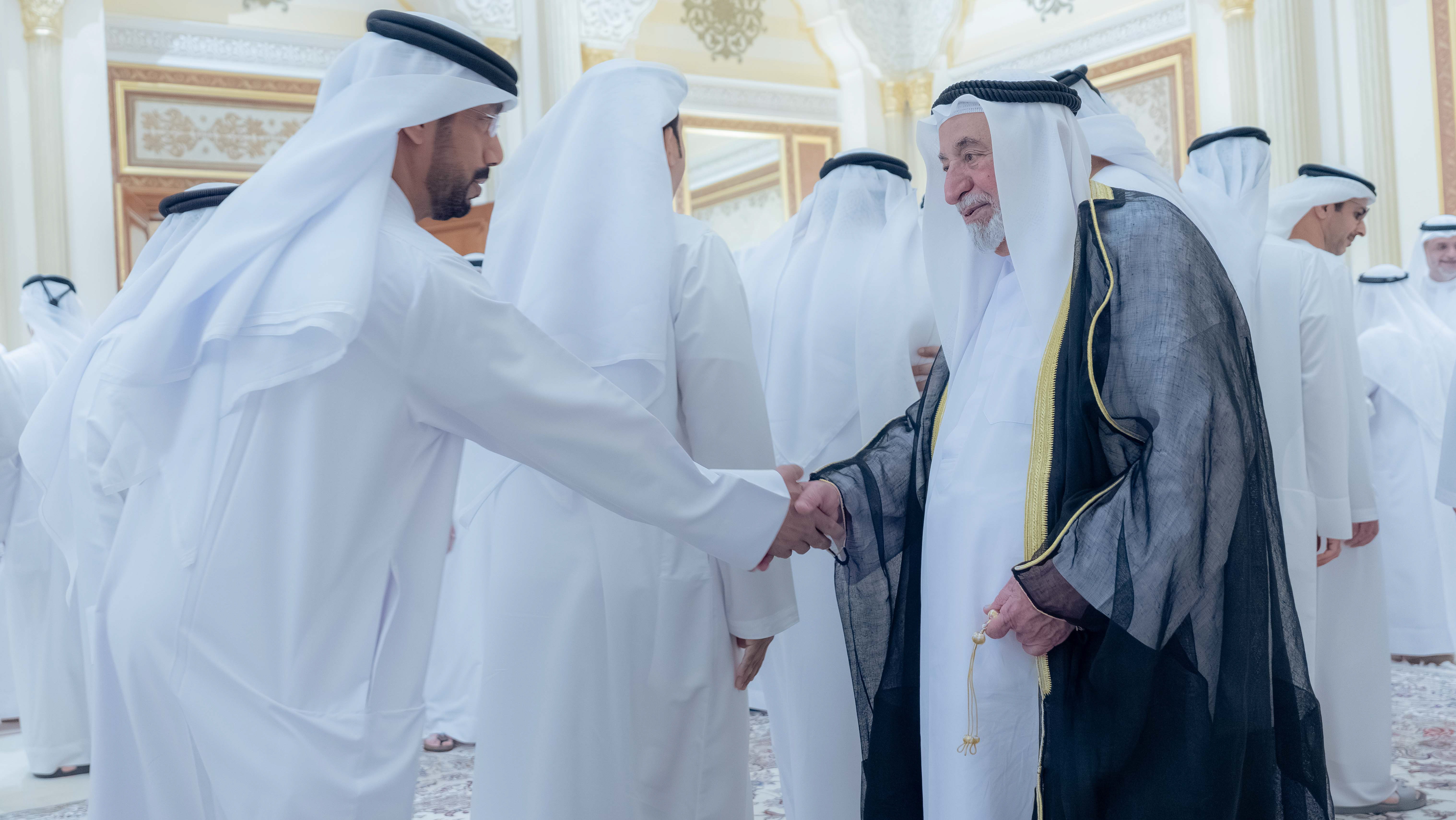 سلطان القاسمي يتقبل تهاني كبار المسؤولين والضباط بالشهر الفضيل