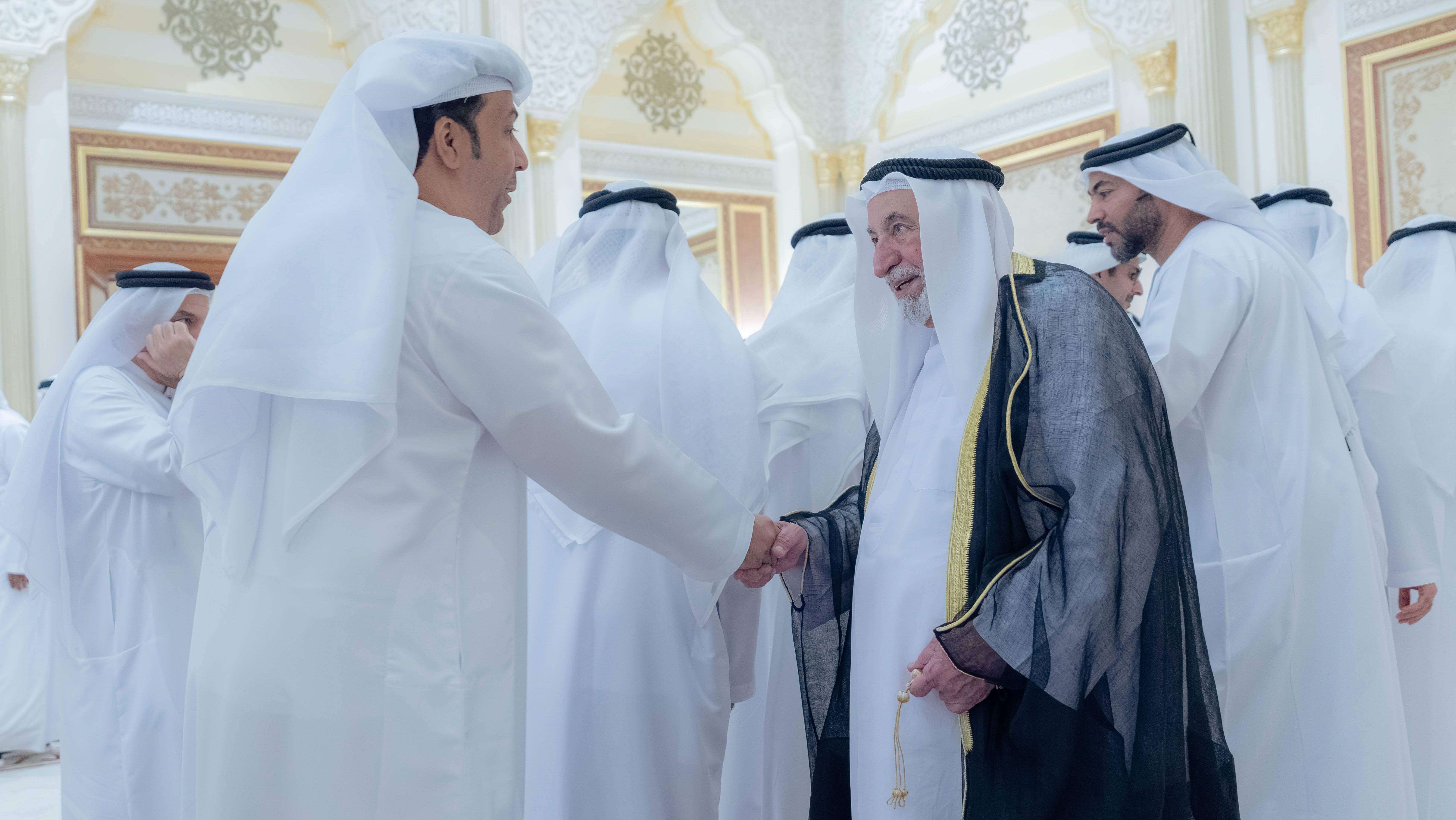 حاكم الشارقة يستقبل المهنئين بالشهر المبارك في قصر البديع العامر
