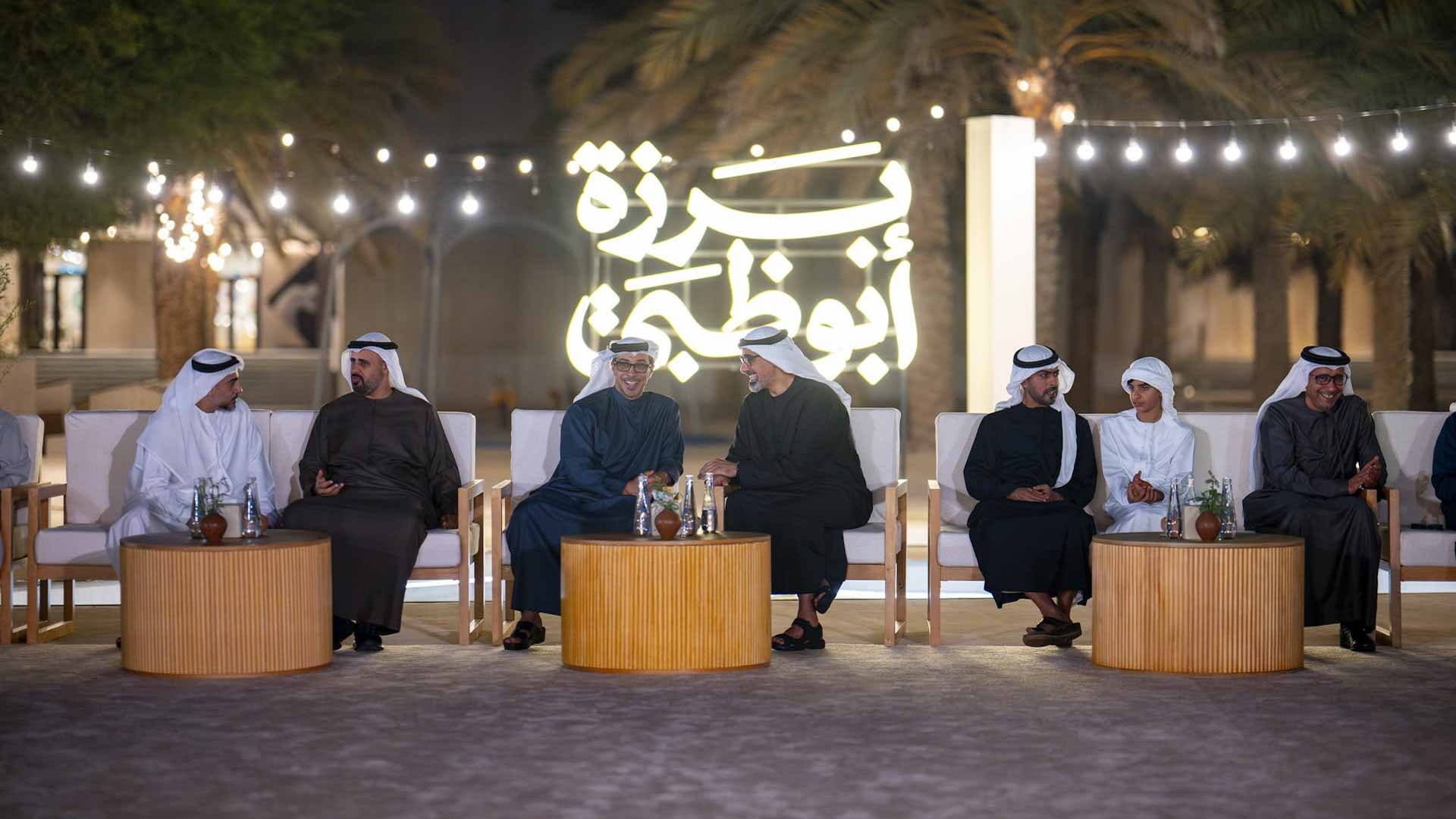 منصور بن زايد وخالد بن محمد يحضران المجلس الرمضاني لحكومة أبوظبي