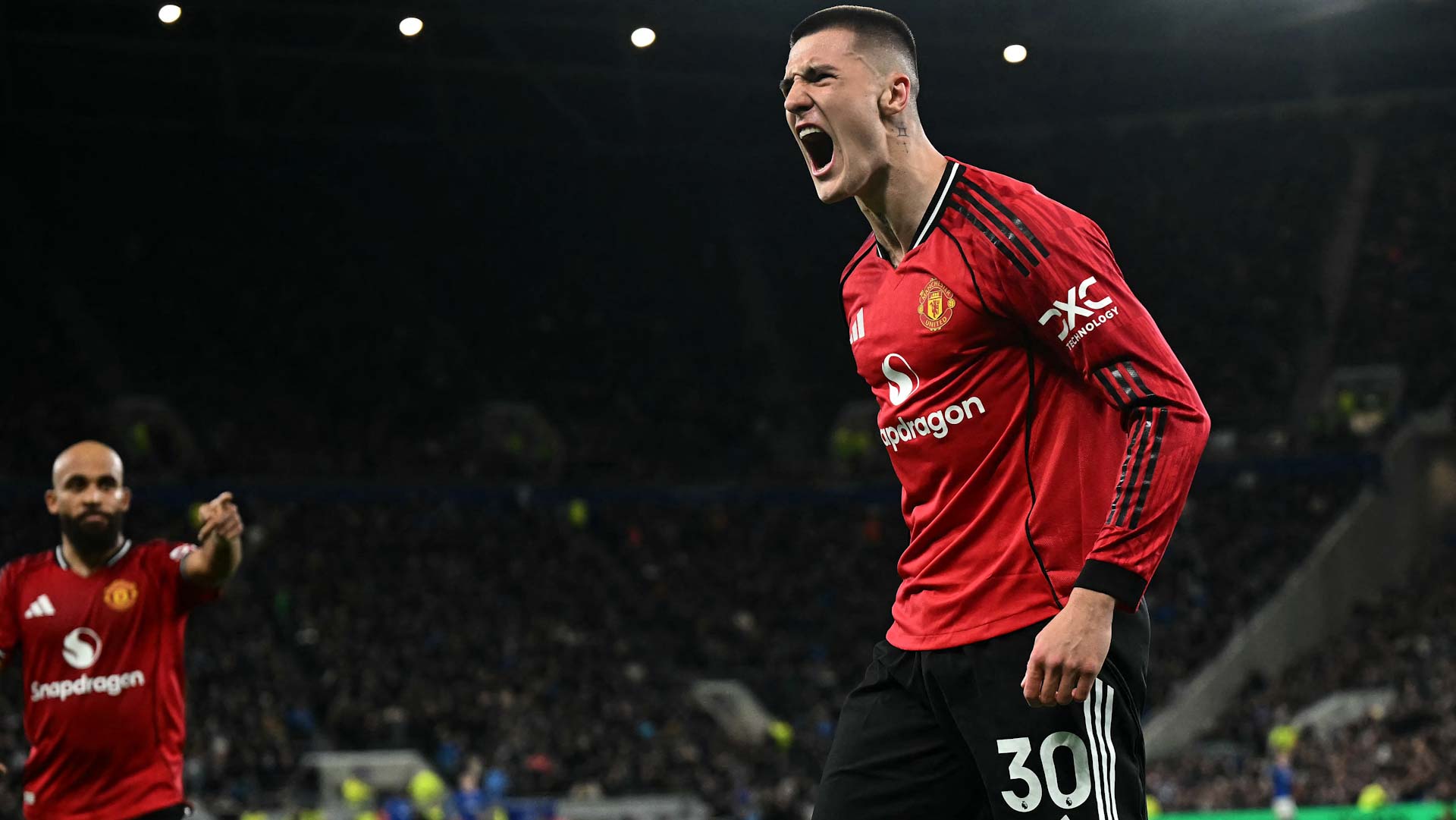 مانشستر يونايتد يواصل حصد النتائج الإيجابية في الدوري الإنجليزي 
