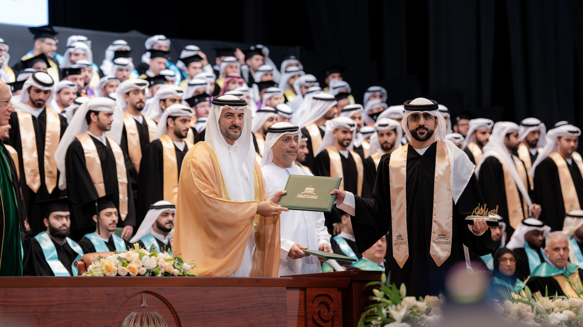 سلطان بن أحمد يشهد حفل تخريج طلاب درجة البكالوريوس بجامعة الشارقة