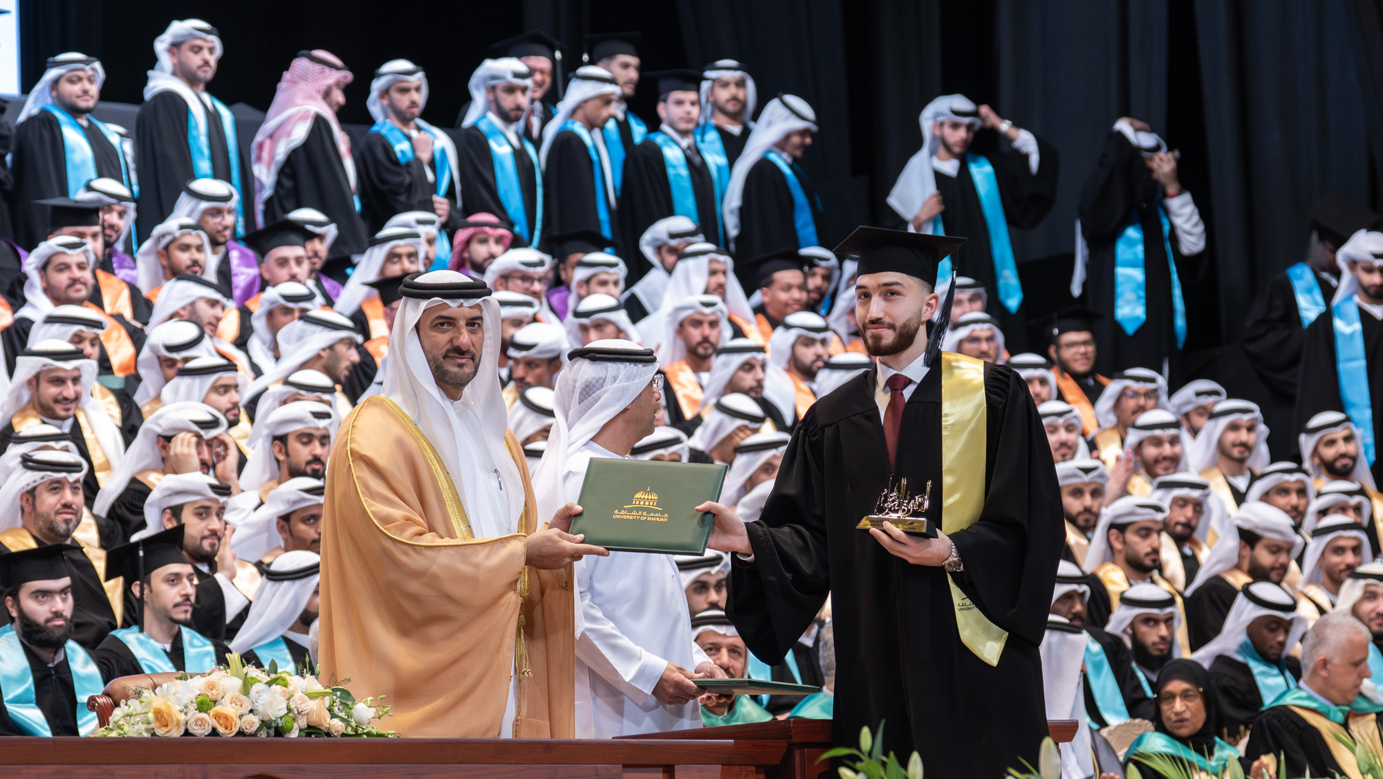 سلطان بن أحمد يشهد حفل تخريج طلاب درجة البكالوريوس بجامعة الشارقة